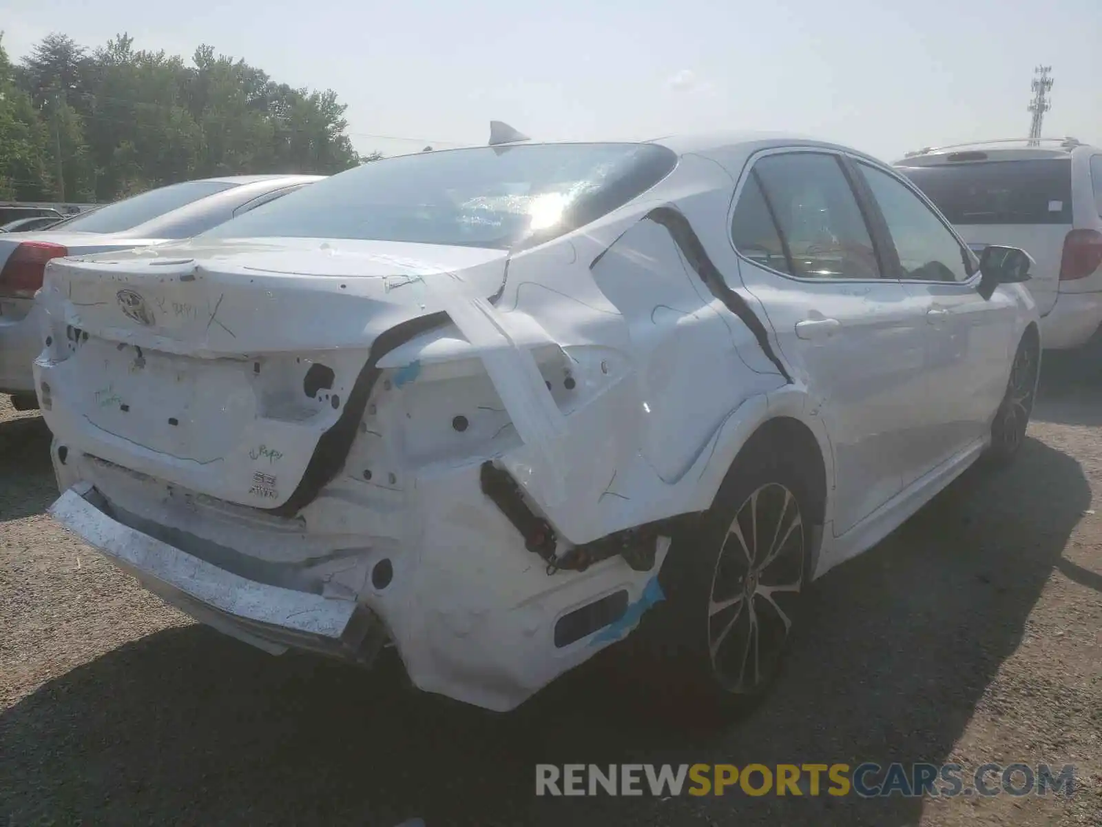 4 Photograph of a damaged car 4T1G11BK0LU006440 TOYOTA CAMRY 2020