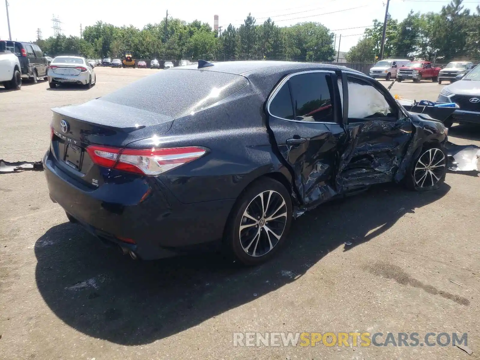 4 Photograph of a damaged car 4T1G11BK1LU009864 TOYOTA CAMRY 2020