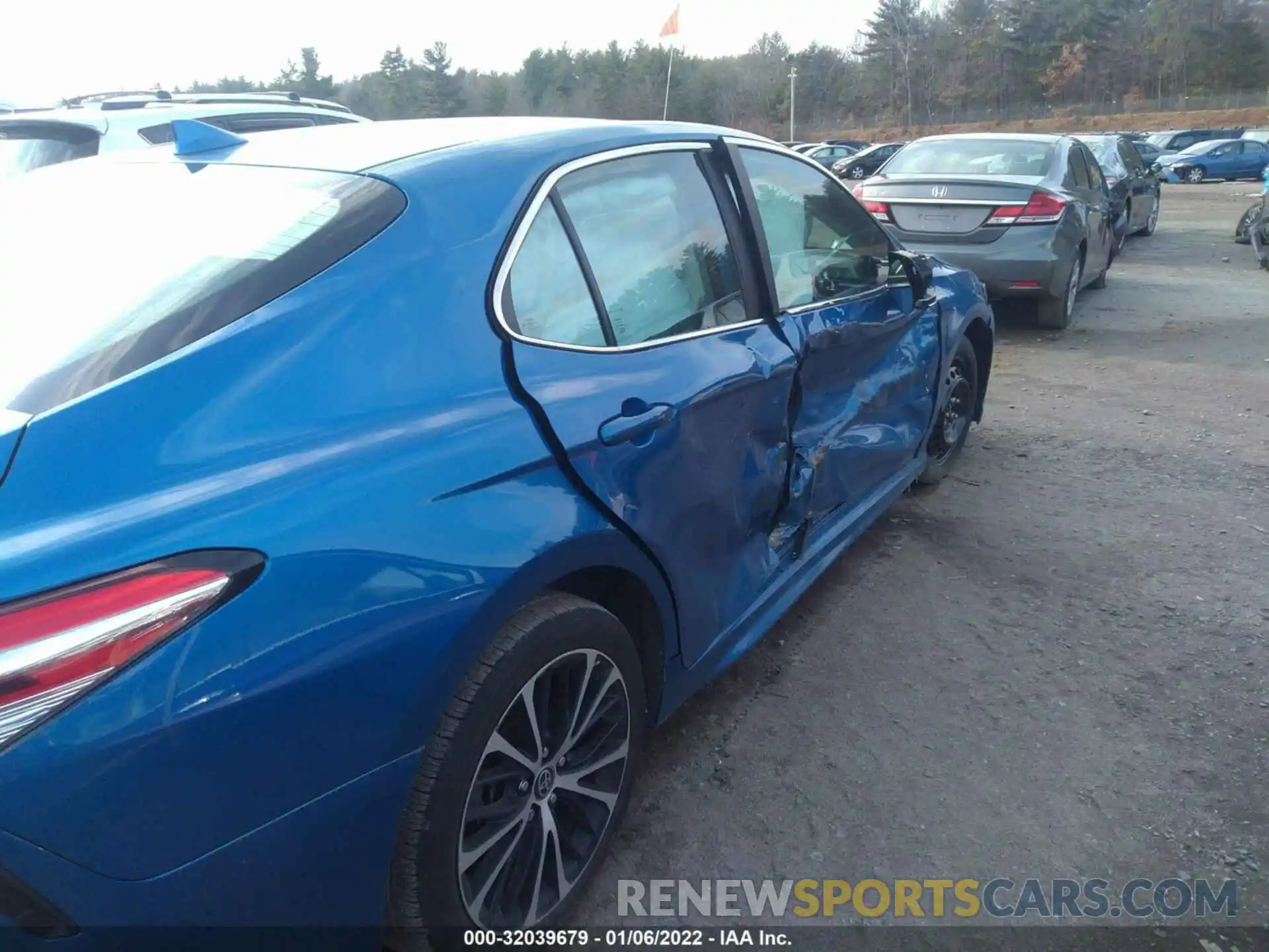 6 Photograph of a damaged car 4T1G11BK1LU011887 TOYOTA CAMRY 2020