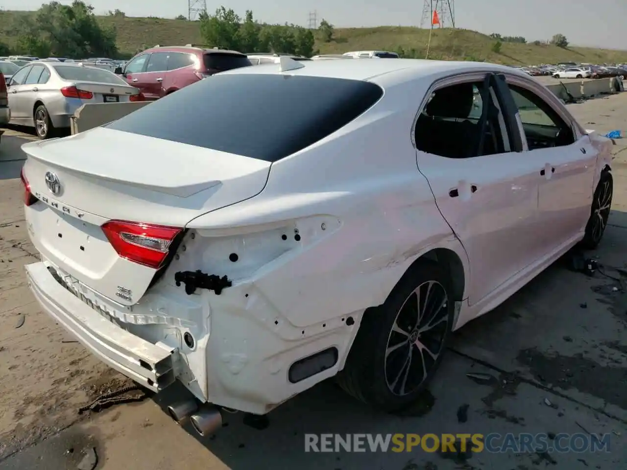 4 Photograph of a damaged car 4T1G11BK2LU013714 TOYOTA CAMRY 2020