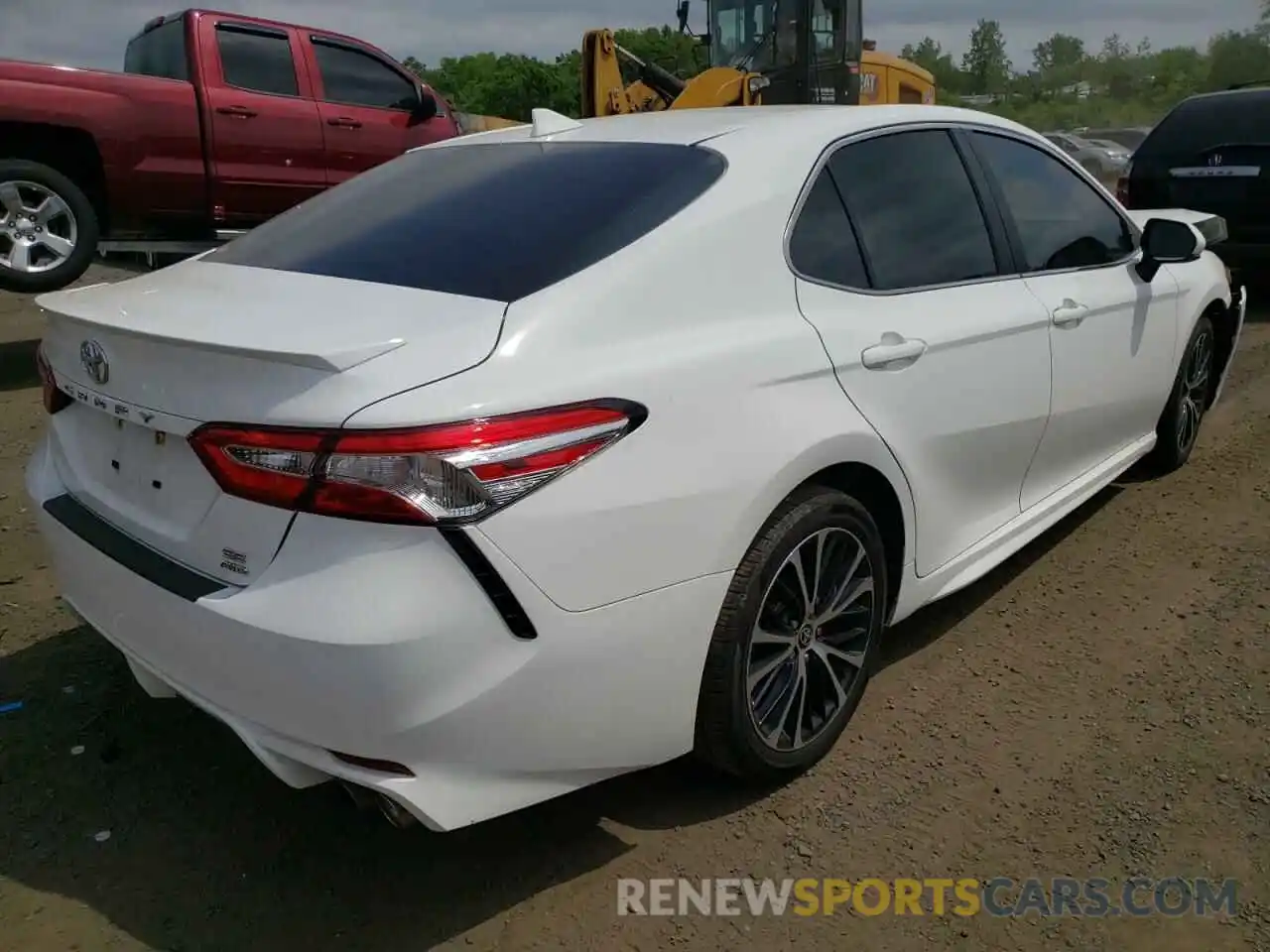 4 Photograph of a damaged car 4T1G11BK2LU016452 TOYOTA CAMRY 2020