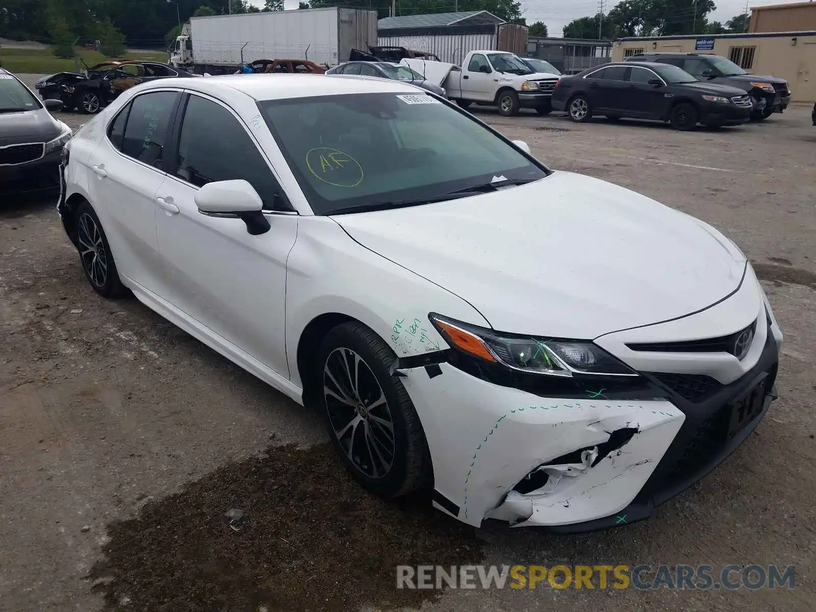 1 Photograph of a damaged car 4T1G11BK5LU003386 TOYOTA CAMRY 2020