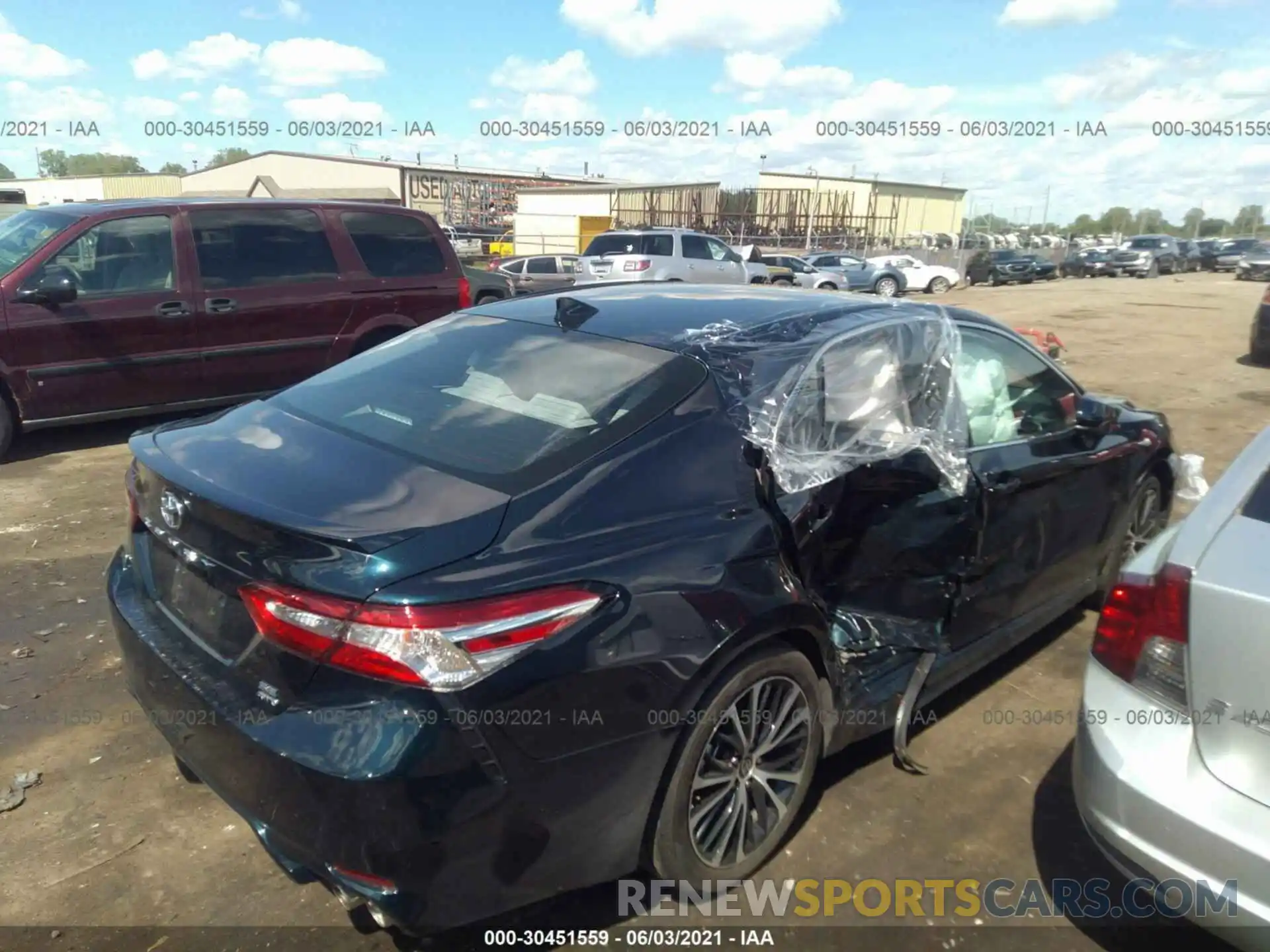 4 Photograph of a damaged car 4T1G11BK5LU016834 TOYOTA CAMRY 2020