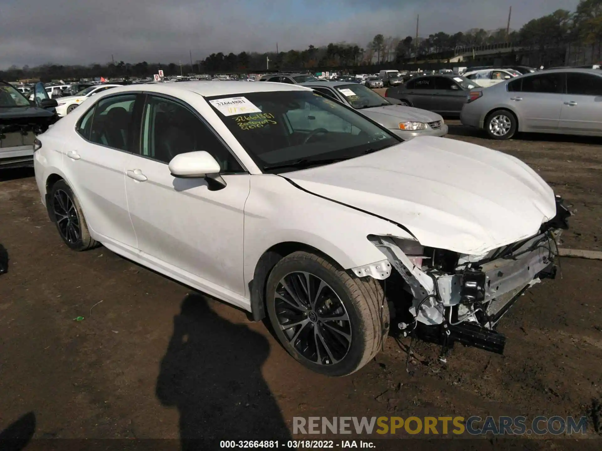 1 Photograph of a damaged car 4T1G11BK6LU006586 TOYOTA CAMRY 2020