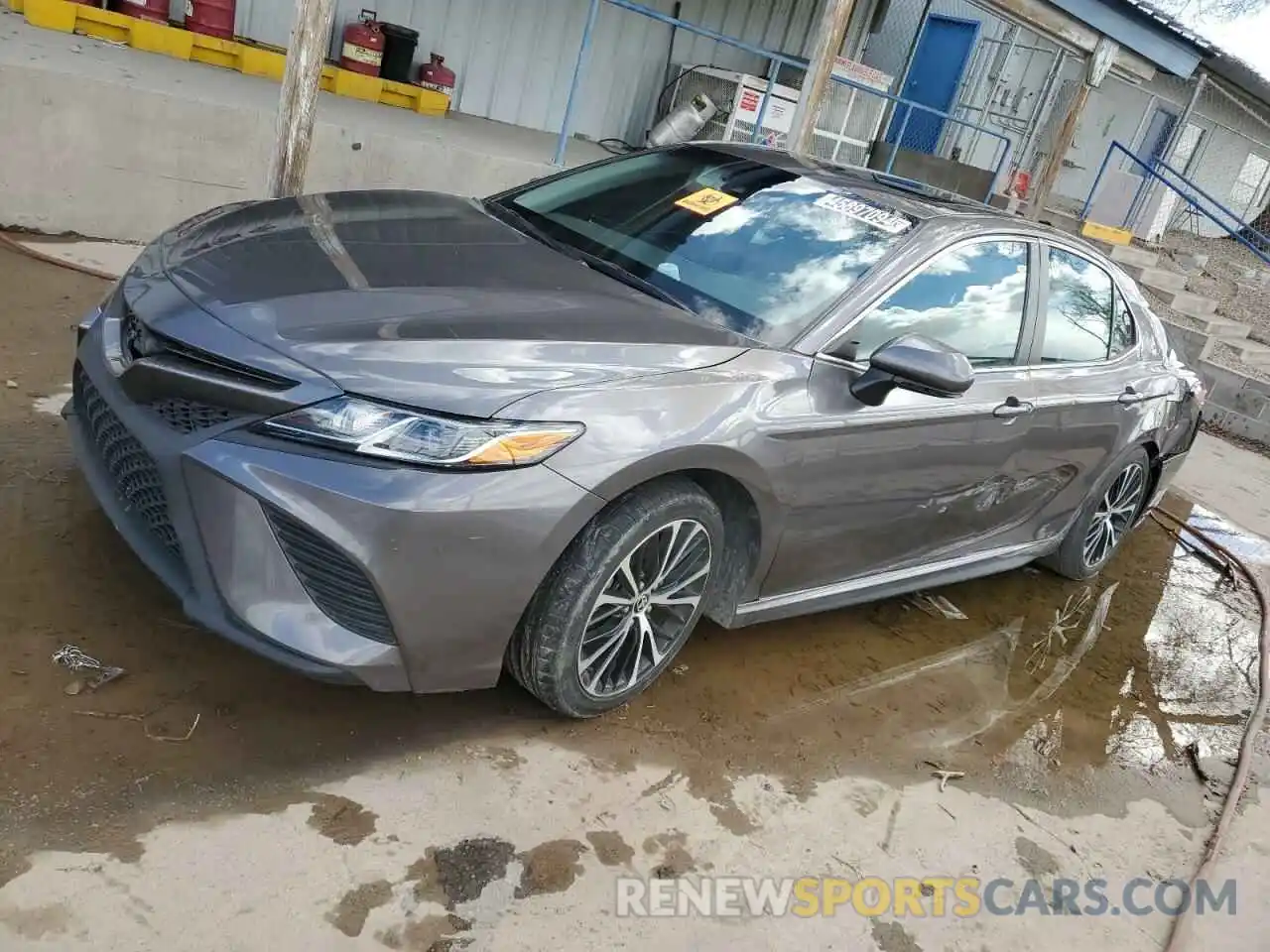 1 Photograph of a damaged car 4T1G11BK6LU009164 TOYOTA CAMRY 2020