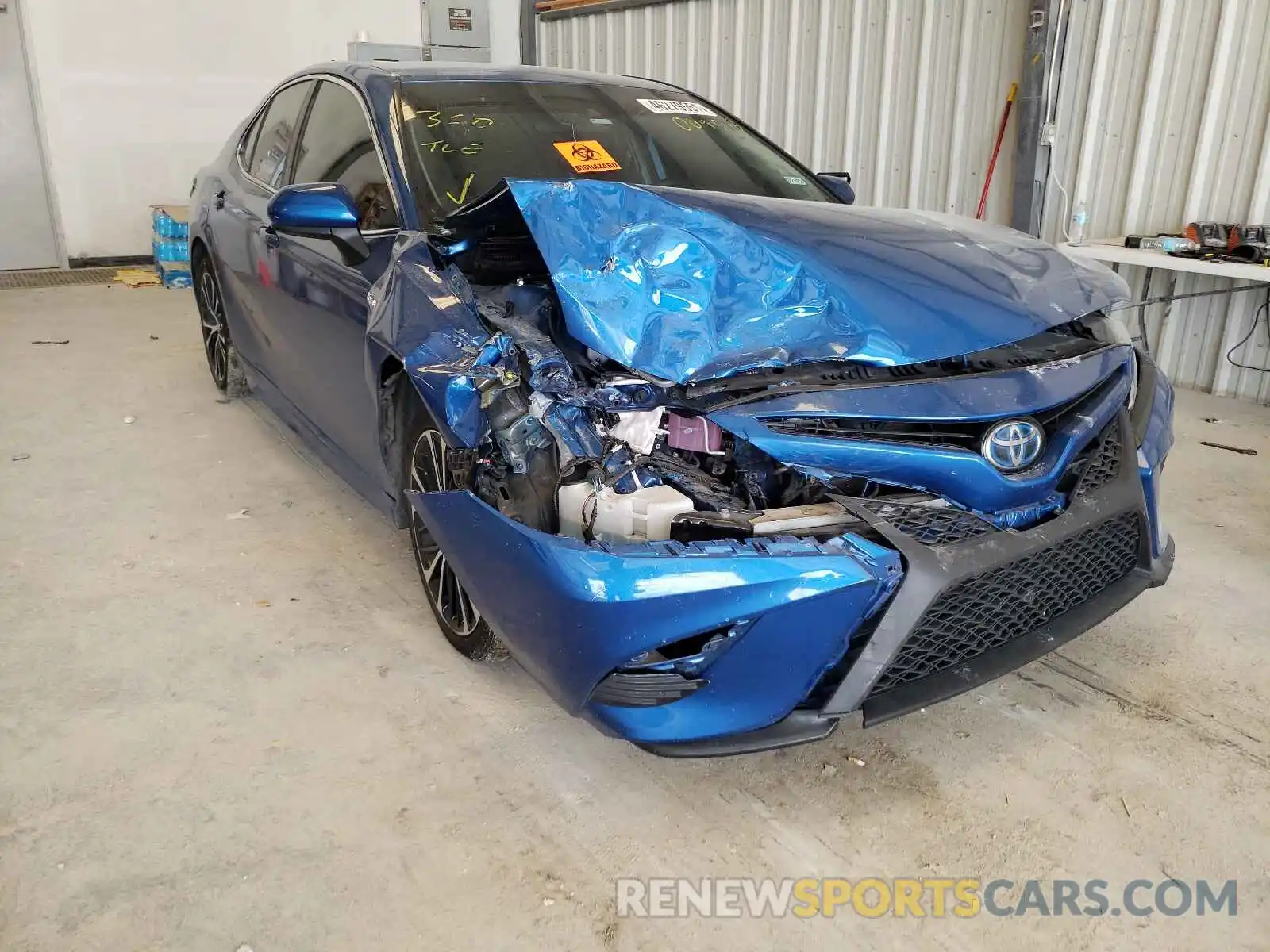 1 Photograph of a damaged car 4T1G31AK0LU009513 TOYOTA CAMRY 2020