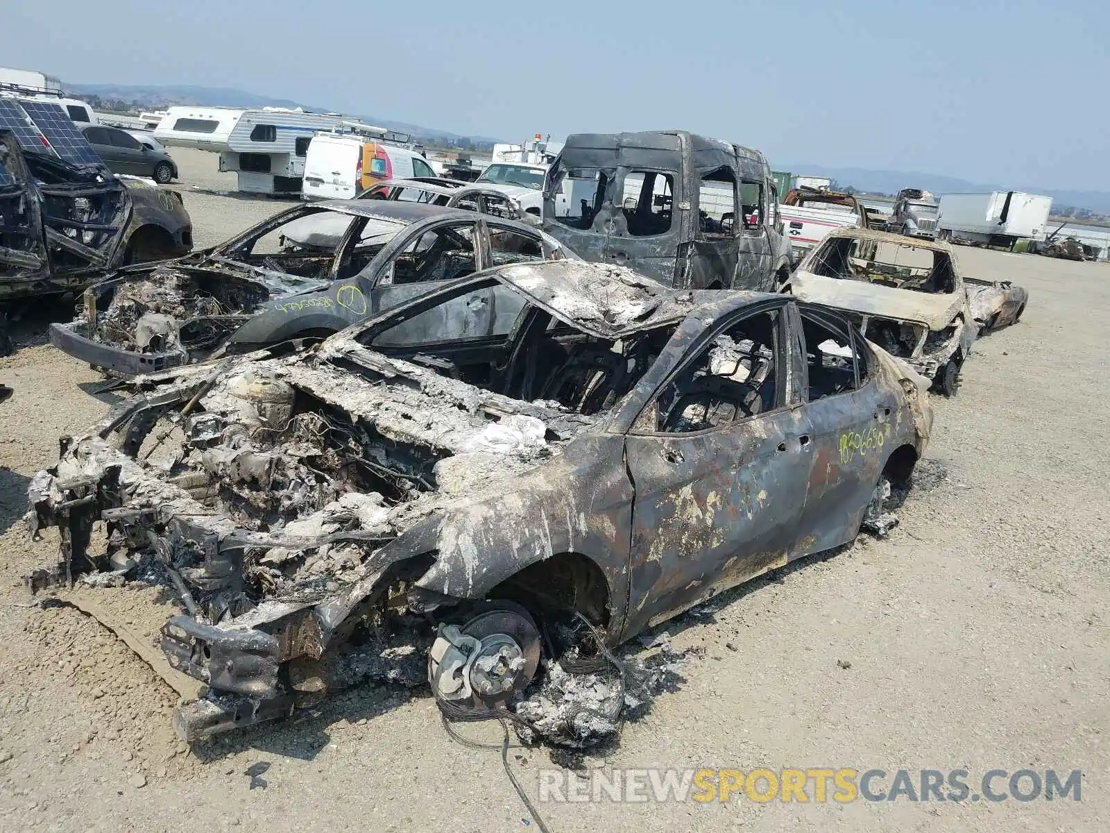 2 Photograph of a damaged car 4T1G31AK0LU012766 TOYOTA CAMRY 2020