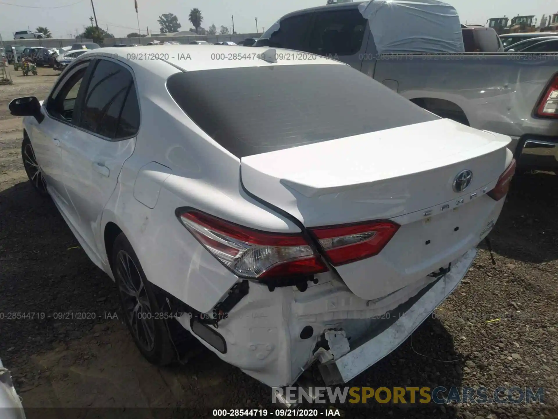 3 Photograph of a damaged car 4T1G31AK0LU015604 TOYOTA CAMRY 2020