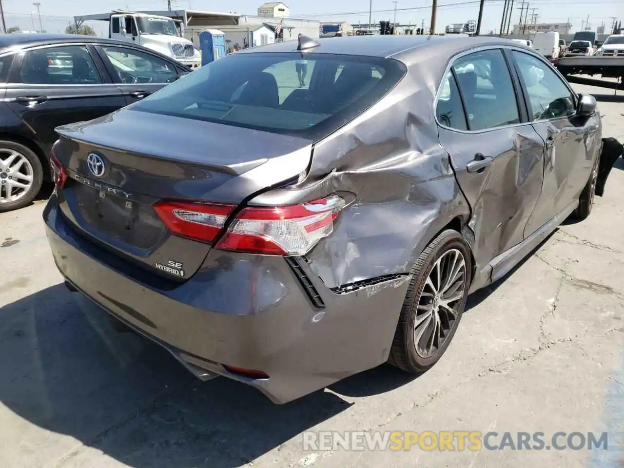 4 Photograph of a damaged car 4T1G31AK0LU017255 TOYOTA CAMRY 2020