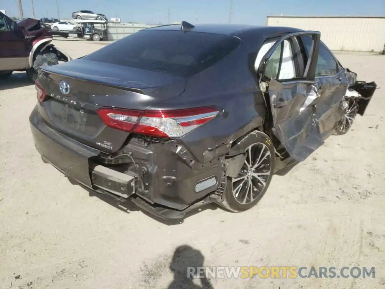 4 Photograph of a damaged car 4T1G31AK0LU519912 TOYOTA CAMRY 2020