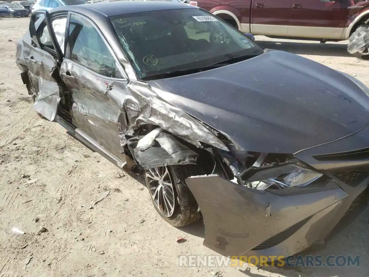 9 Photograph of a damaged car 4T1G31AK0LU519912 TOYOTA CAMRY 2020