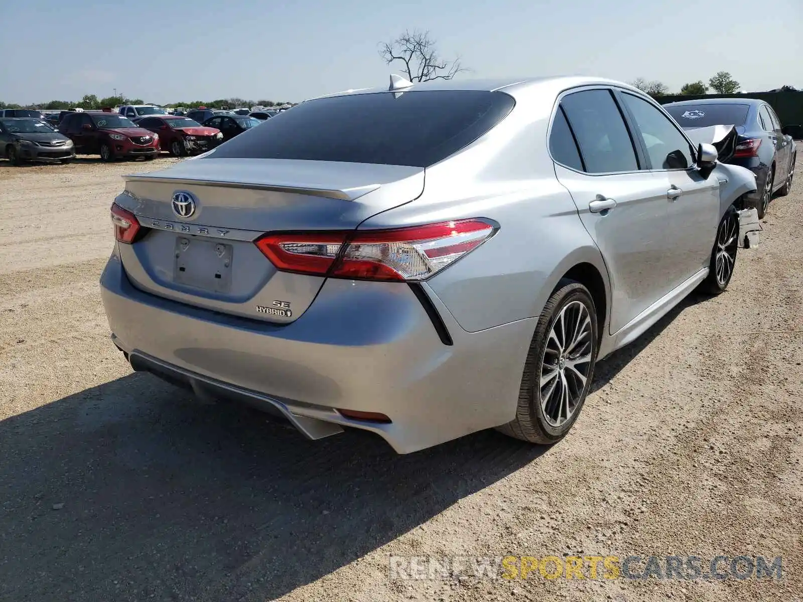 4 Photograph of a damaged car 4T1G31AK0LU527265 TOYOTA CAMRY 2020