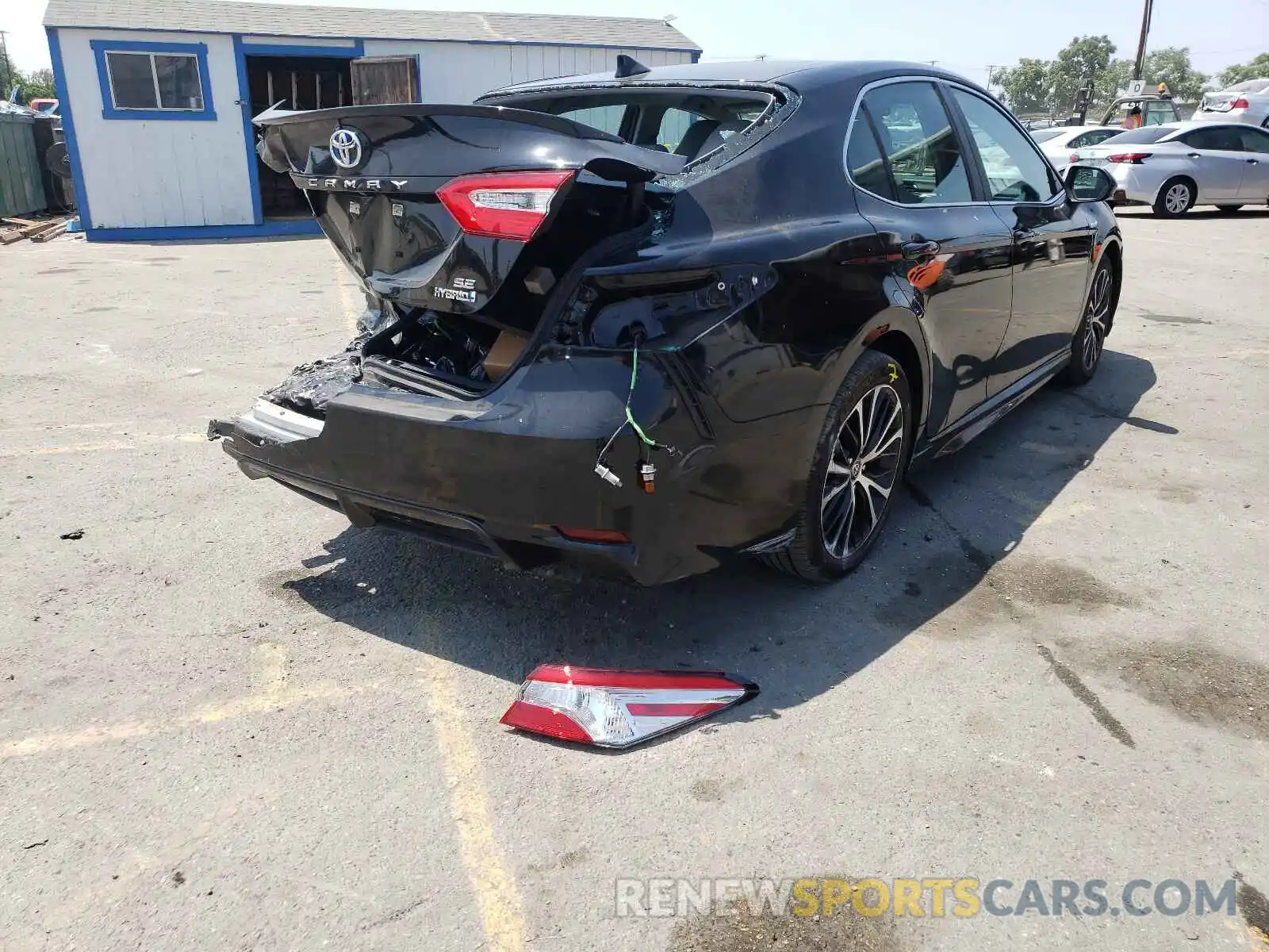 4 Photograph of a damaged car 4T1G31AK0LU533762 TOYOTA CAMRY 2020