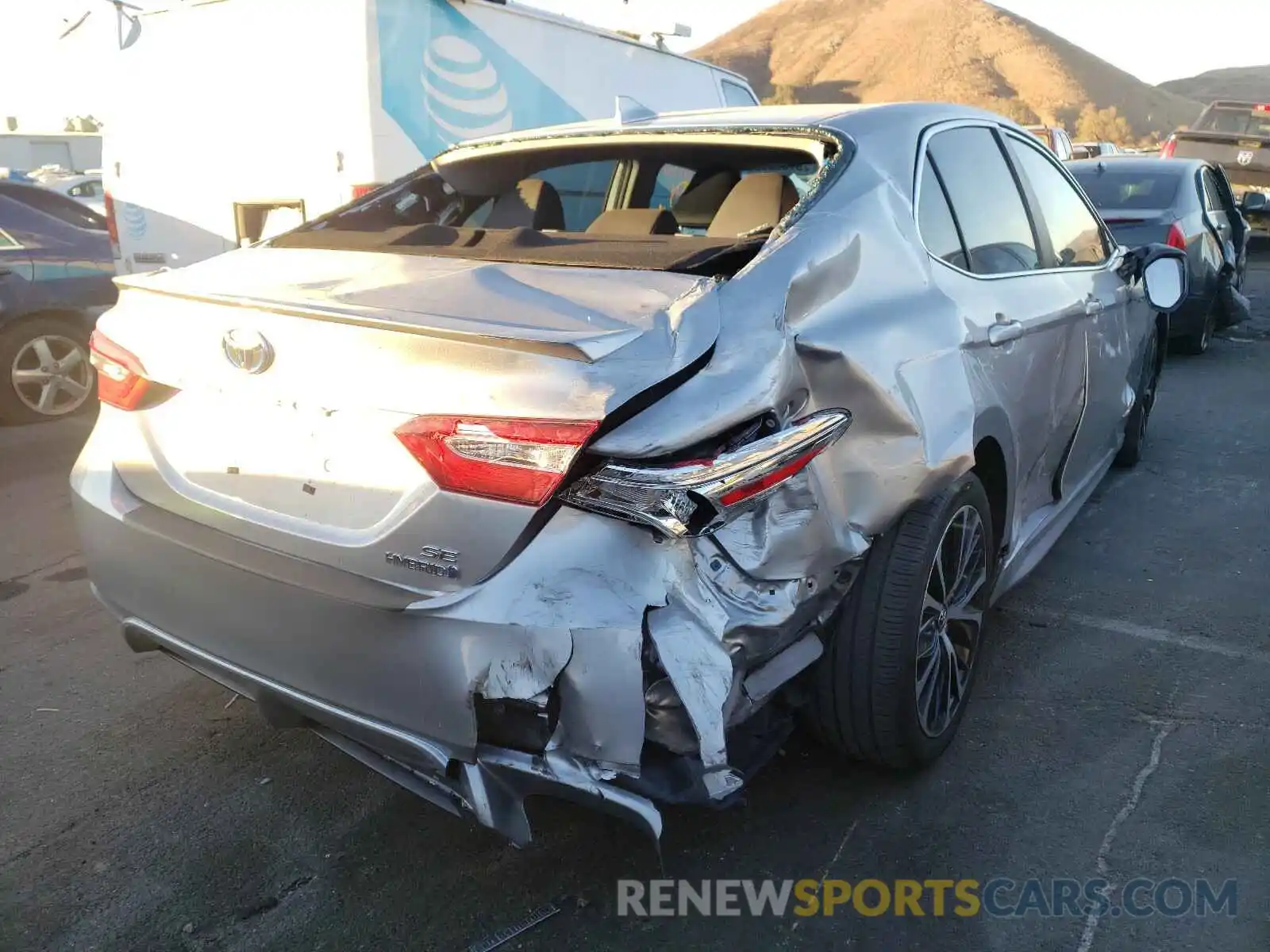 4 Photograph of a damaged car 4T1G31AK1LU518316 TOYOTA CAMRY 2020