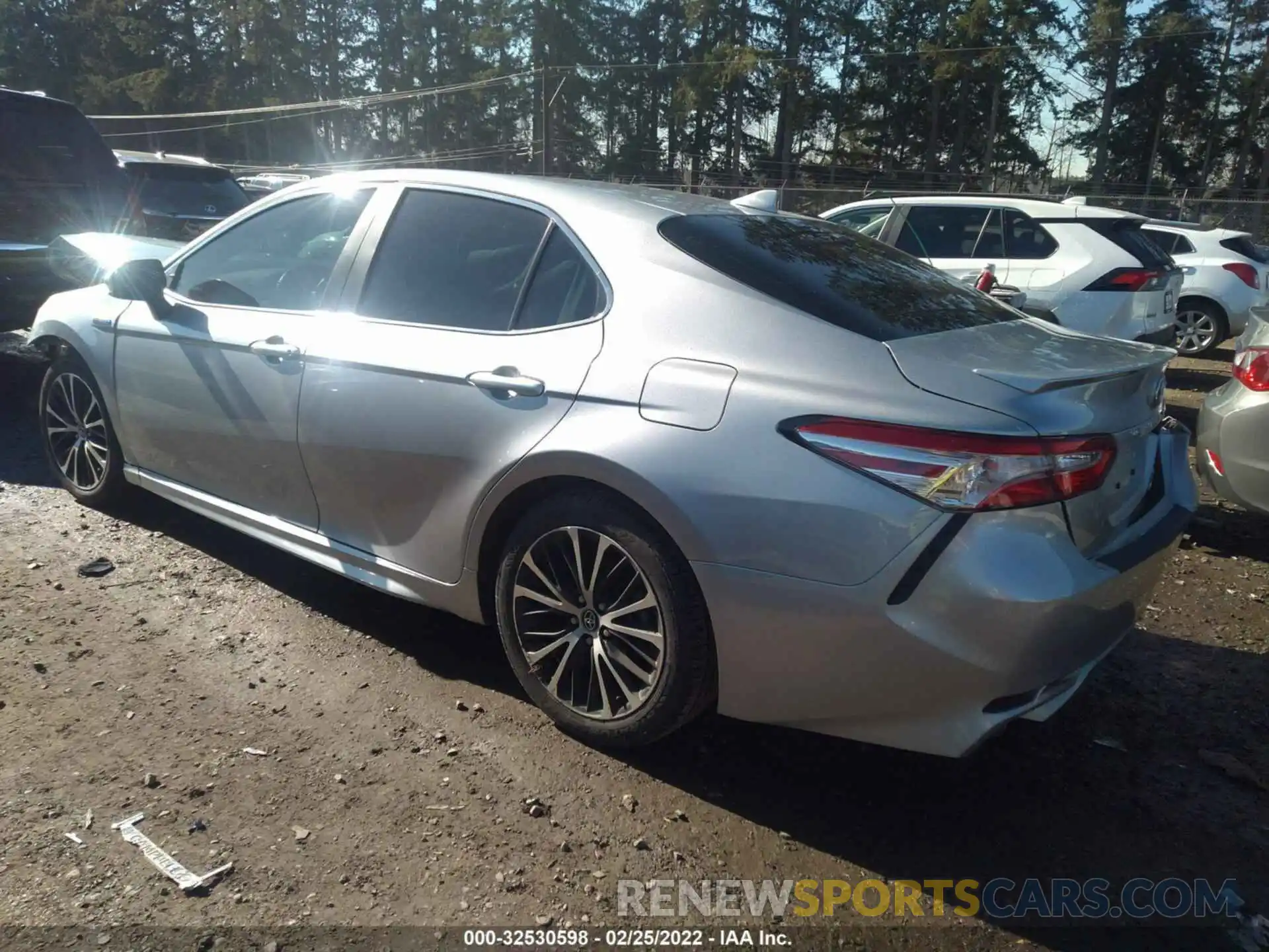 3 Photograph of a damaged car 4T1G31AK1LU518865 TOYOTA CAMRY 2020