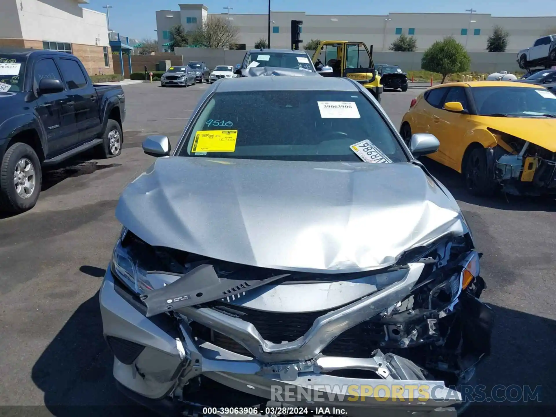 12 Photograph of a damaged car 4T1G31AK1LU525685 TOYOTA CAMRY 2020