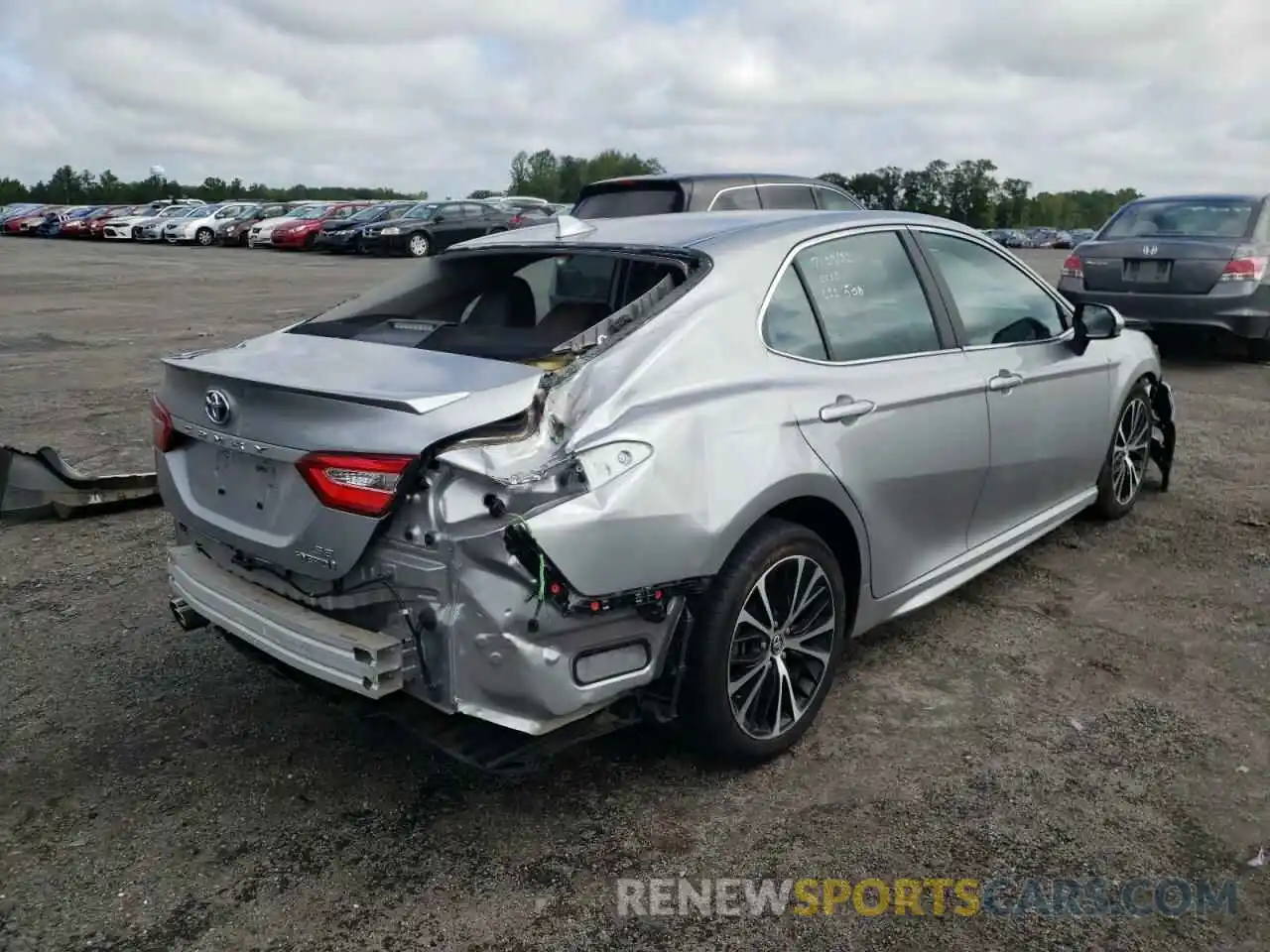 4 Photograph of a damaged car 4T1G31AK1LU528716 TOYOTA CAMRY 2020