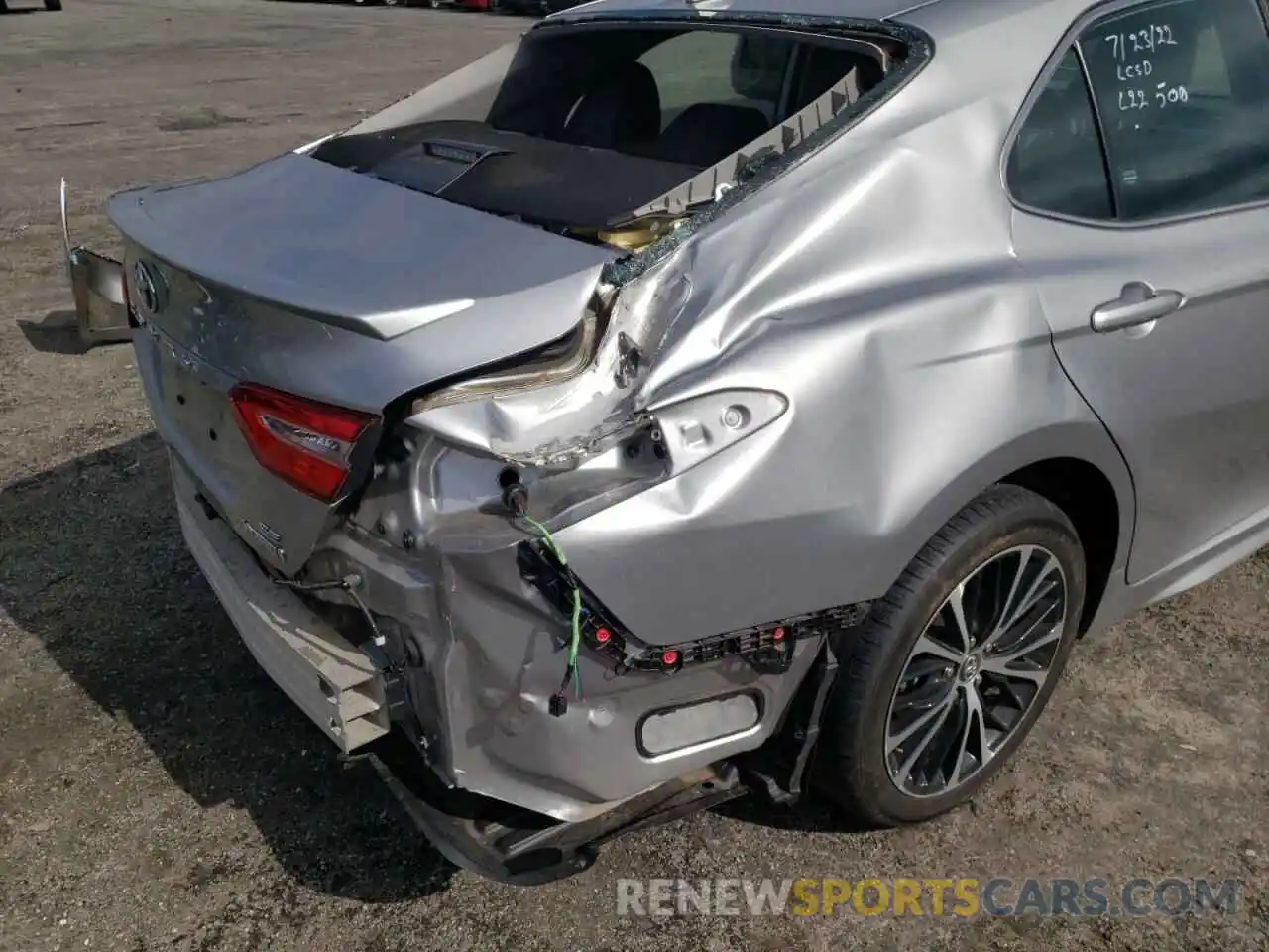 9 Photograph of a damaged car 4T1G31AK1LU528716 TOYOTA CAMRY 2020