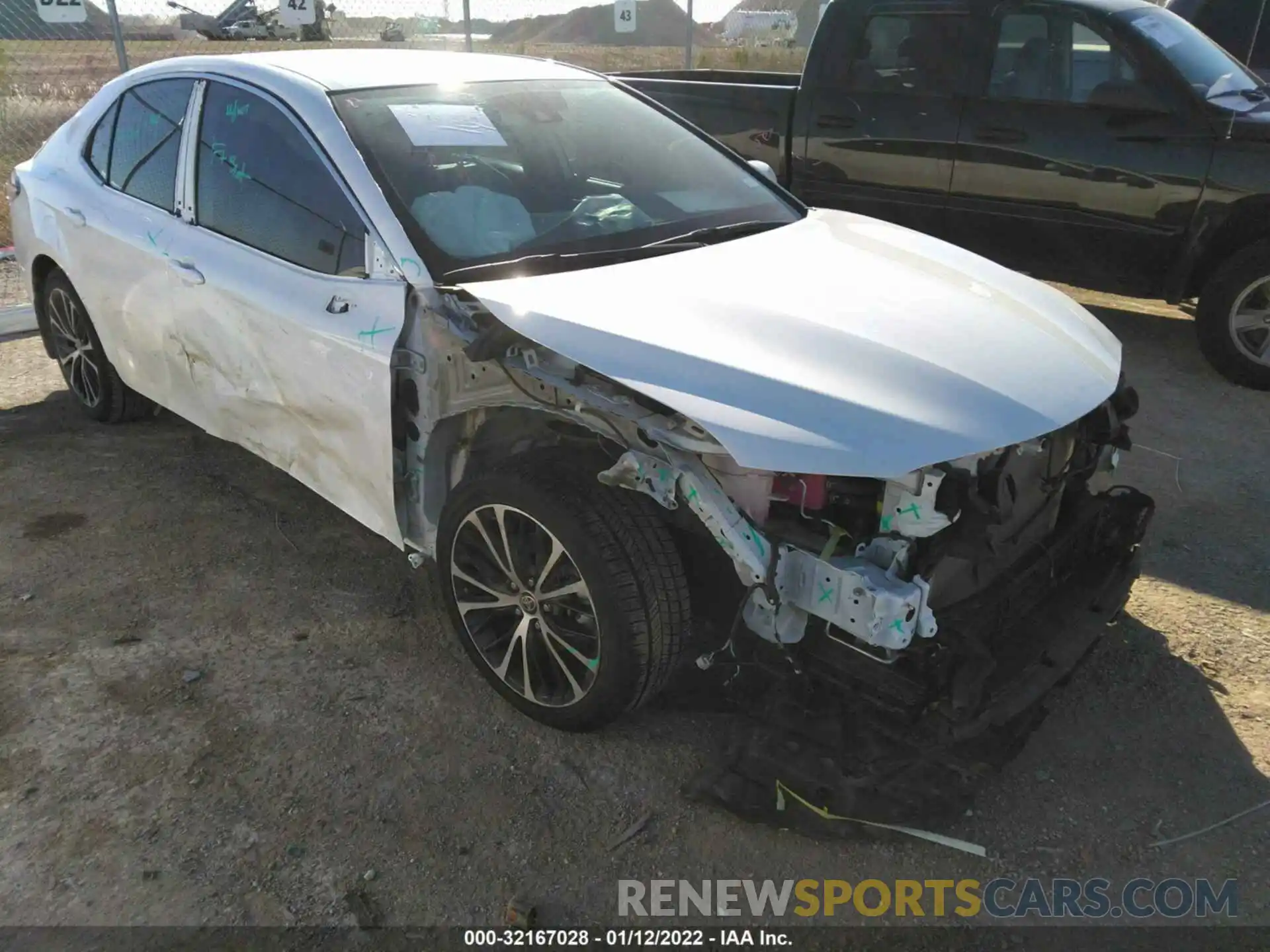 1 Photograph of a damaged car 4T1G31AK1LU543605 TOYOTA CAMRY 2020