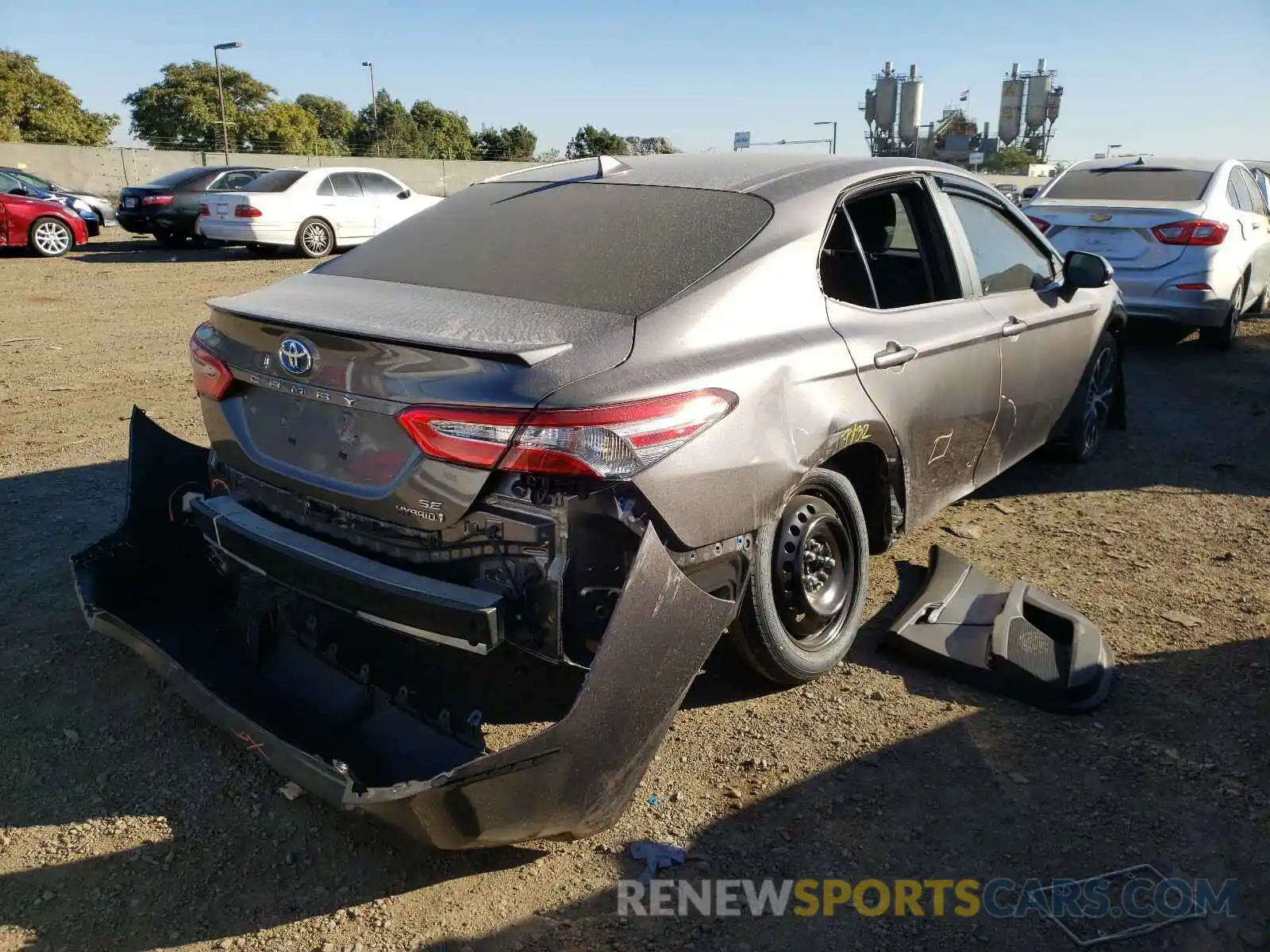 4 Photograph of a damaged car 4T1G31AK2LU009335 TOYOTA CAMRY 2020