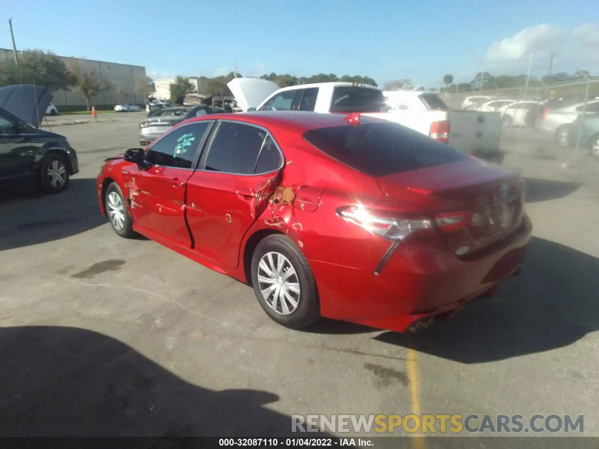 3 Photograph of a damaged car 4T1G31AK2LU010467 TOYOTA CAMRY 2020