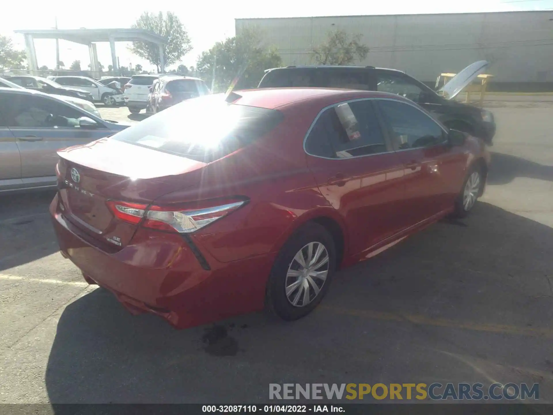 4 Photograph of a damaged car 4T1G31AK2LU010467 TOYOTA CAMRY 2020