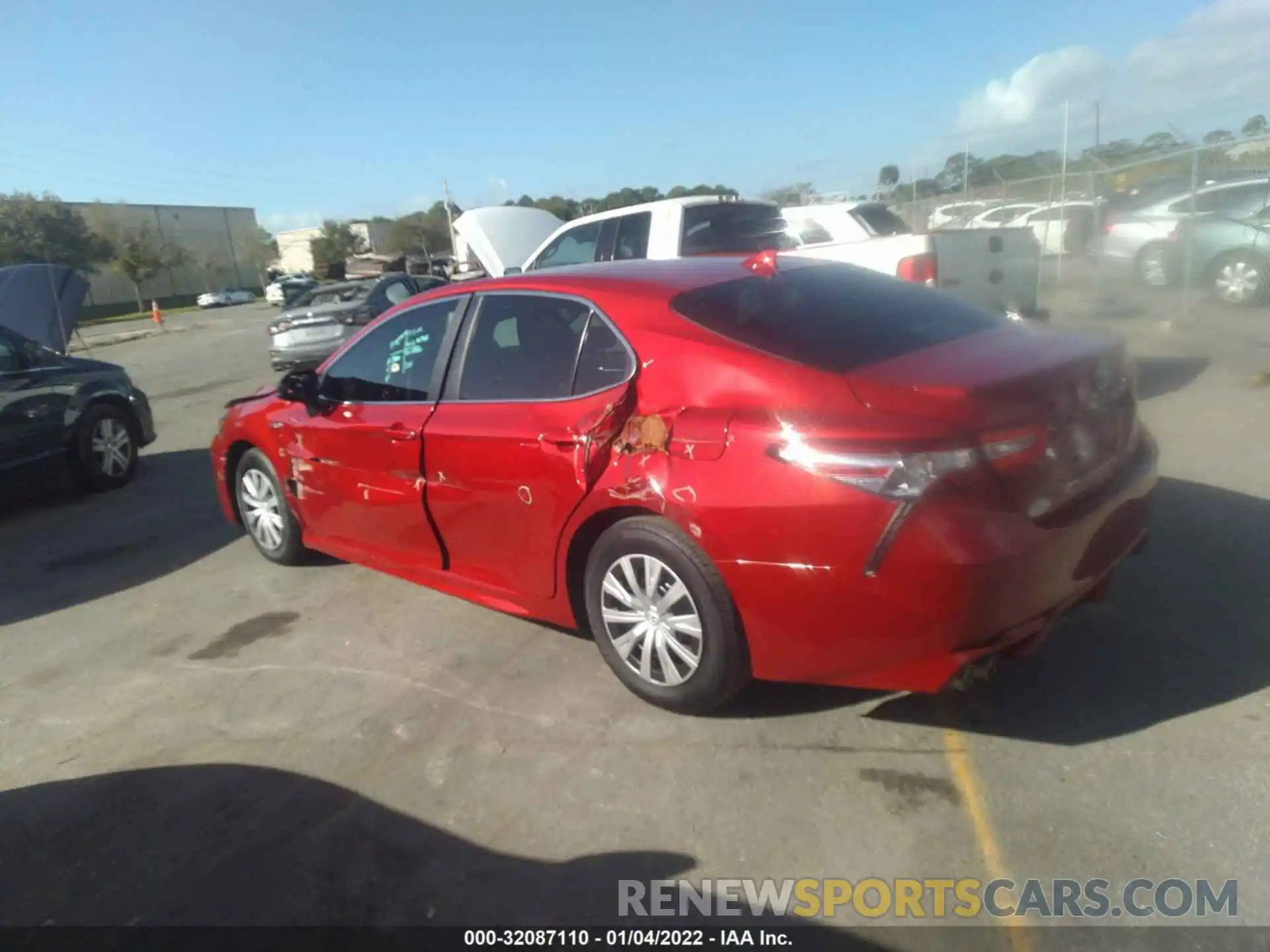 6 Photograph of a damaged car 4T1G31AK2LU010467 TOYOTA CAMRY 2020