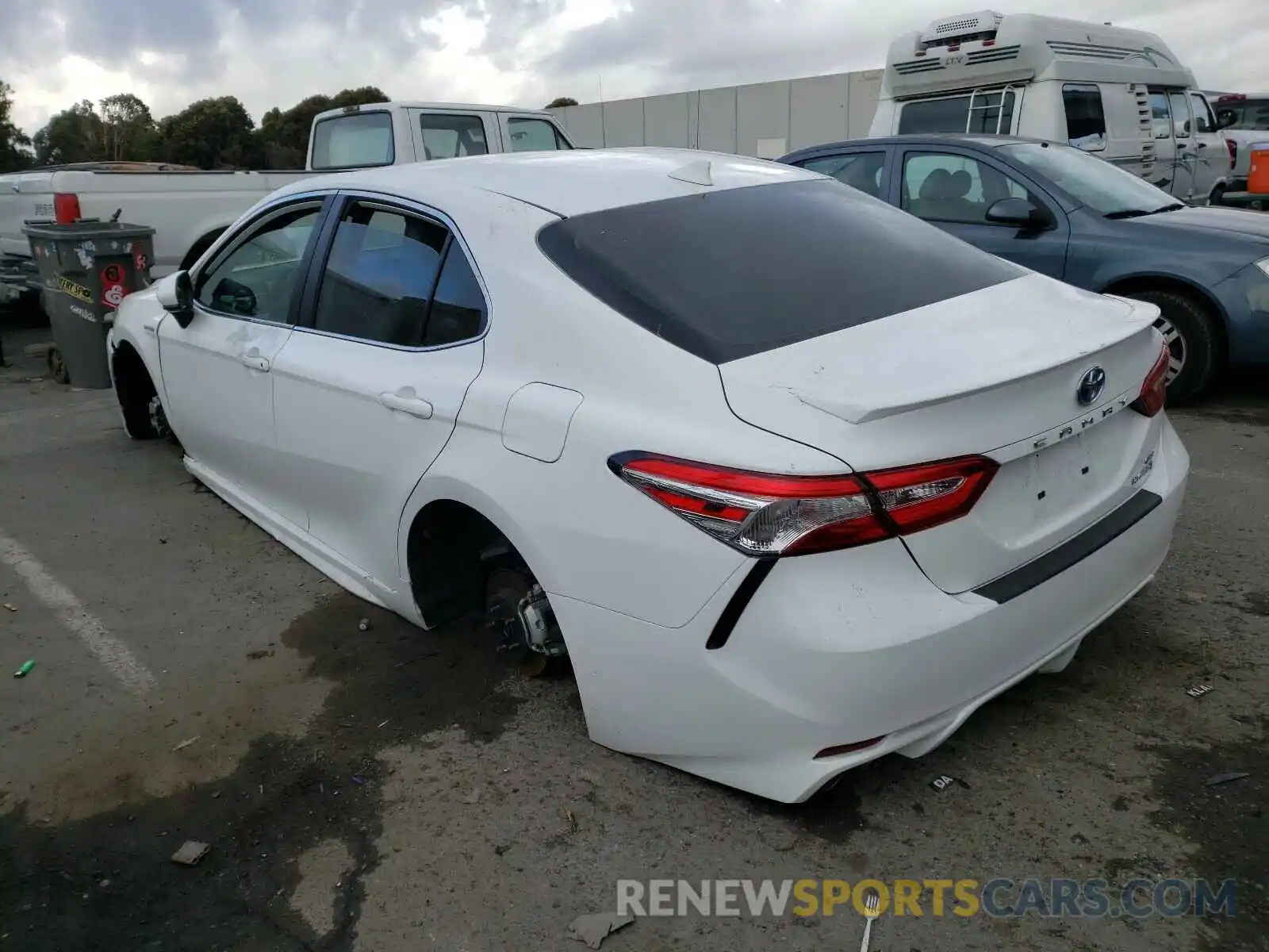 3 Photograph of a damaged car 4T1G31AK2LU010646 TOYOTA CAMRY 2020