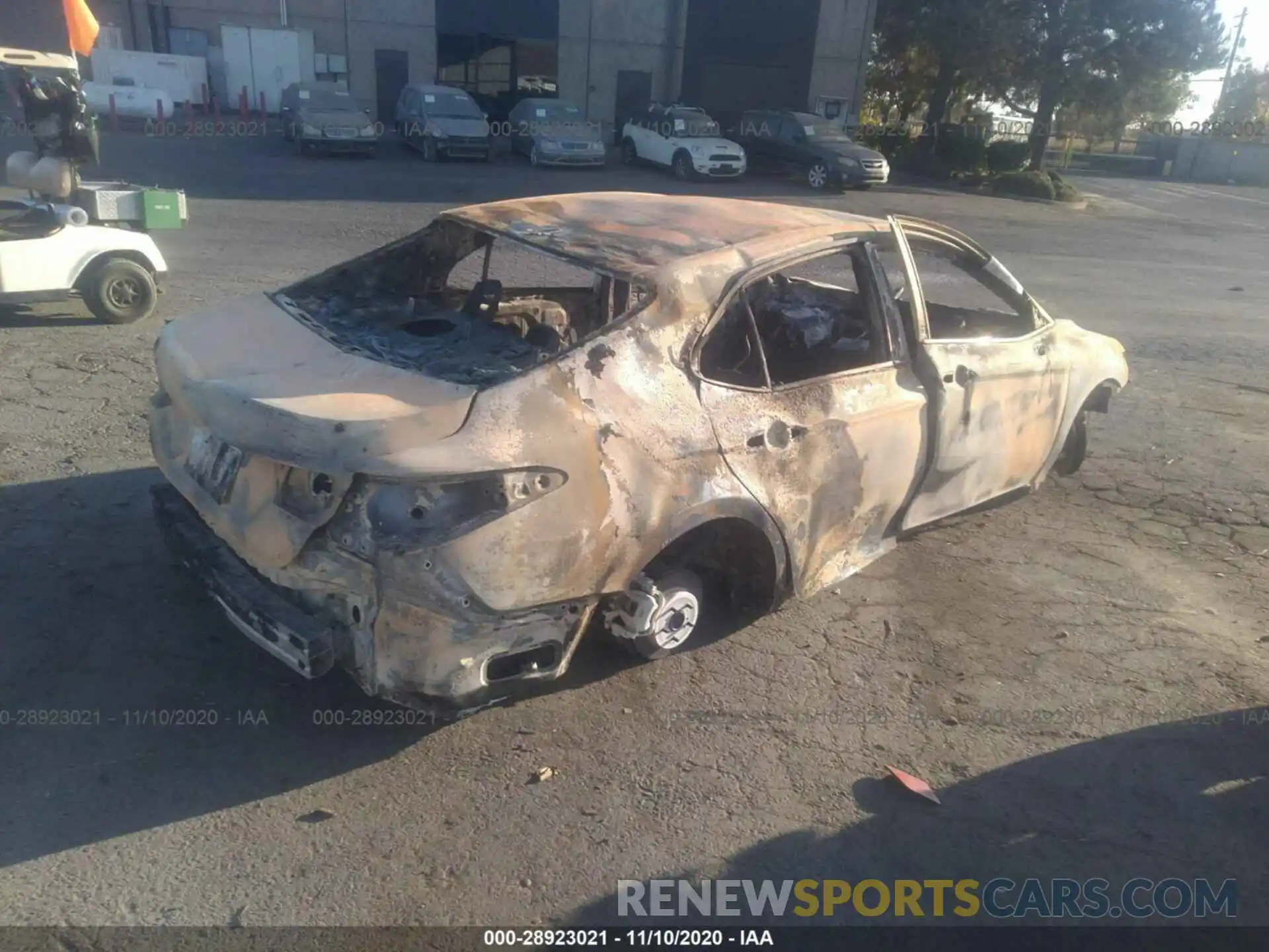 4 Photograph of a damaged car 4T1G31AK2LU012624 TOYOTA CAMRY 2020