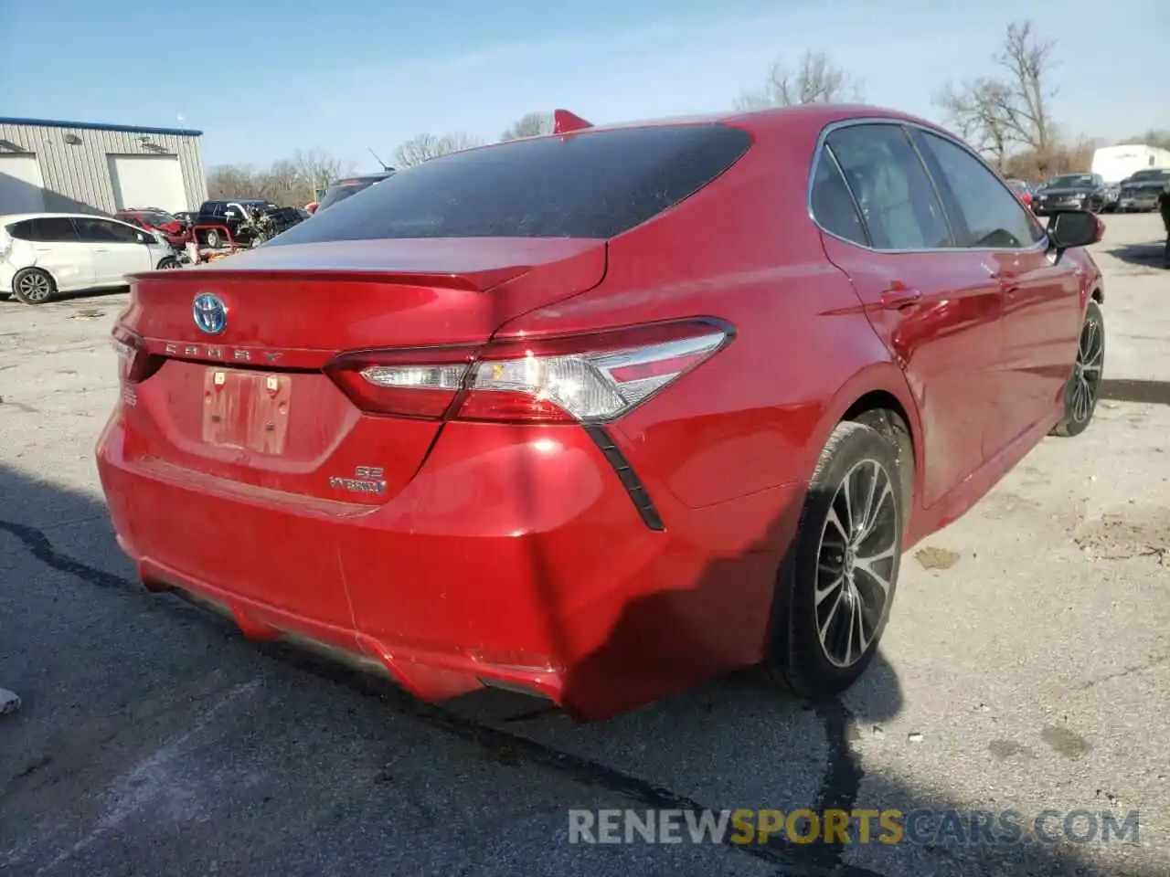 4 Photograph of a damaged car 4T1G31AK2LU014115 TOYOTA CAMRY 2020