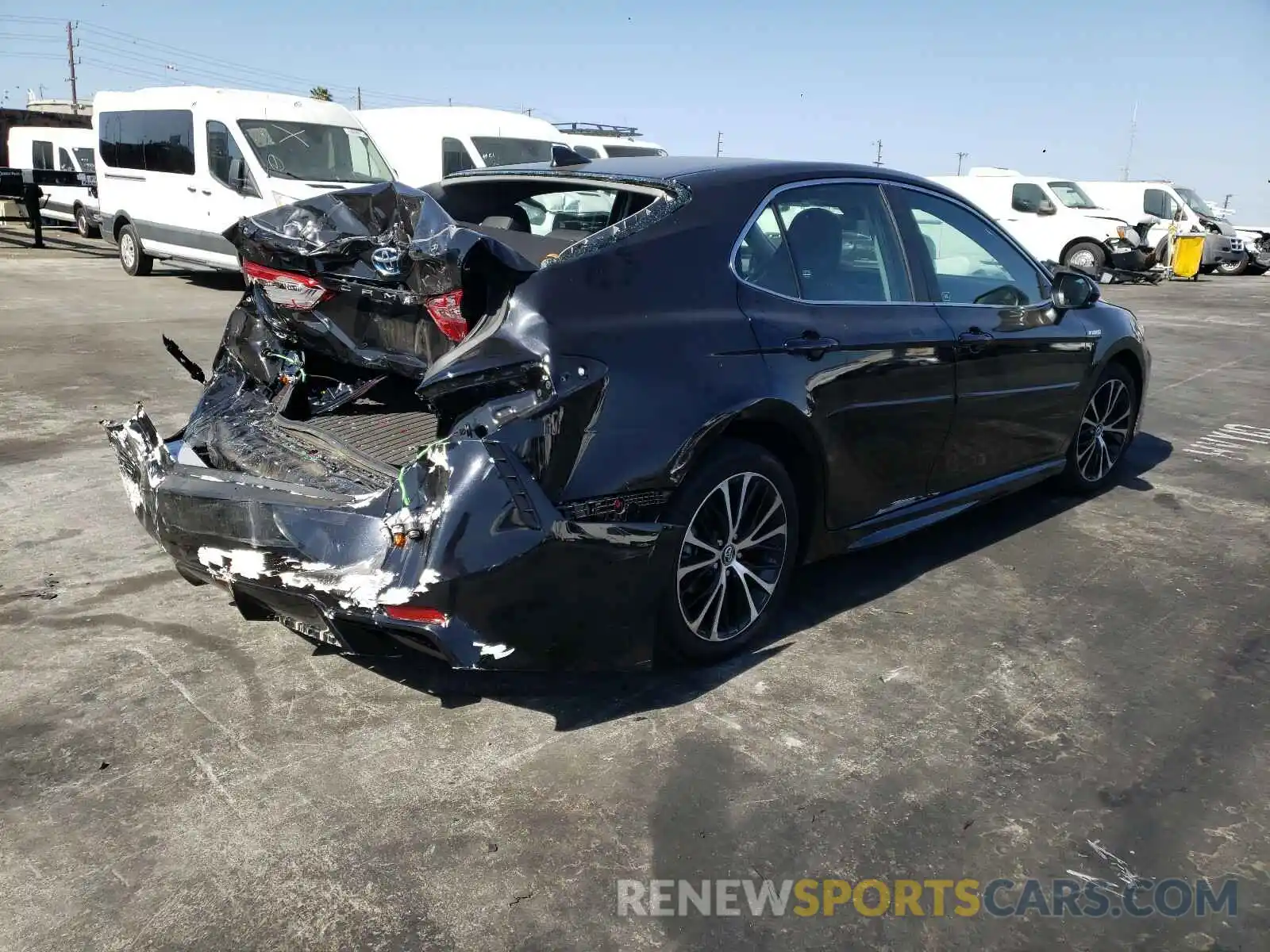 4 Photograph of a damaged car 4T1G31AK2LU524285 TOYOTA CAMRY 2020