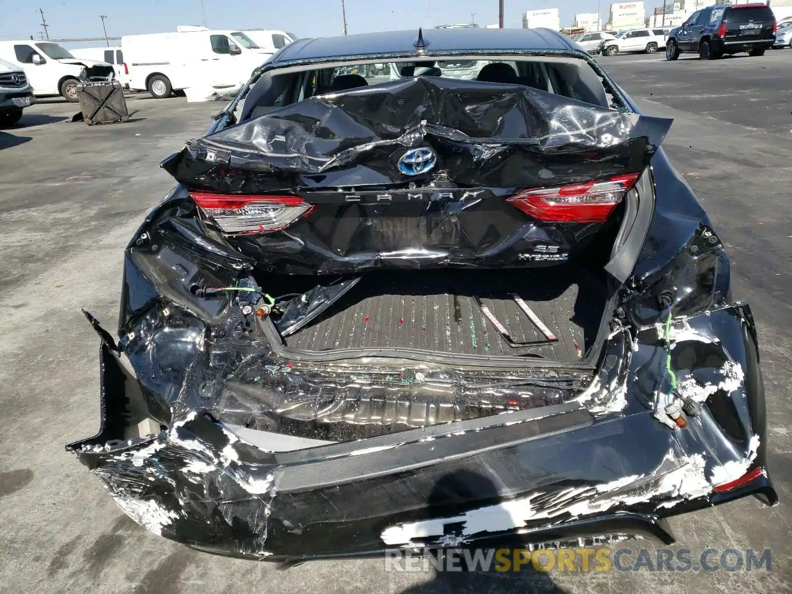 9 Photograph of a damaged car 4T1G31AK2LU524285 TOYOTA CAMRY 2020