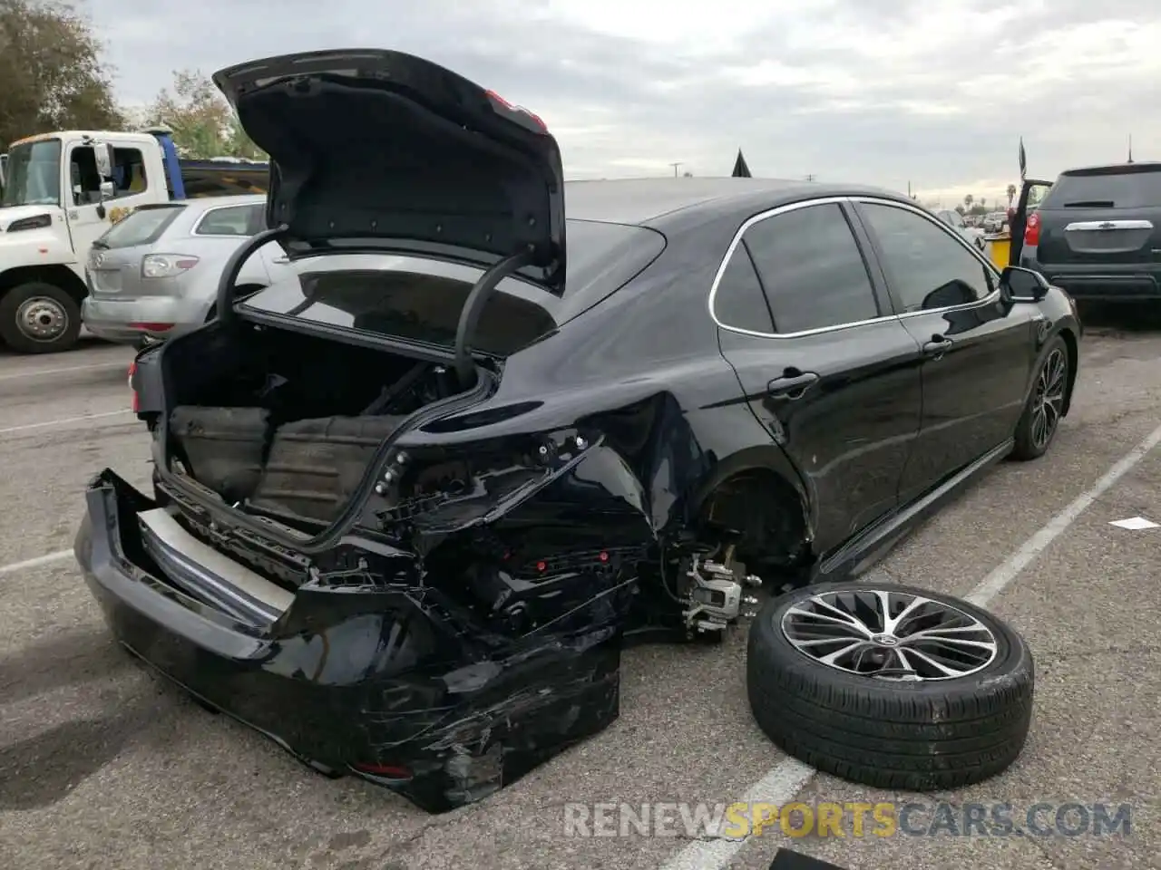 4 Photograph of a damaged car 4T1G31AK2LU531401 TOYOTA CAMRY 2020