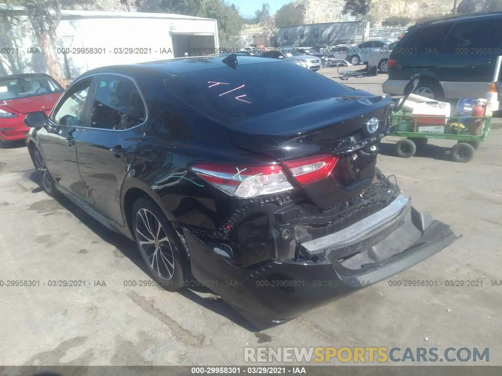 3 Photograph of a damaged car 4T1G31AK2LU533892 TOYOTA CAMRY 2020