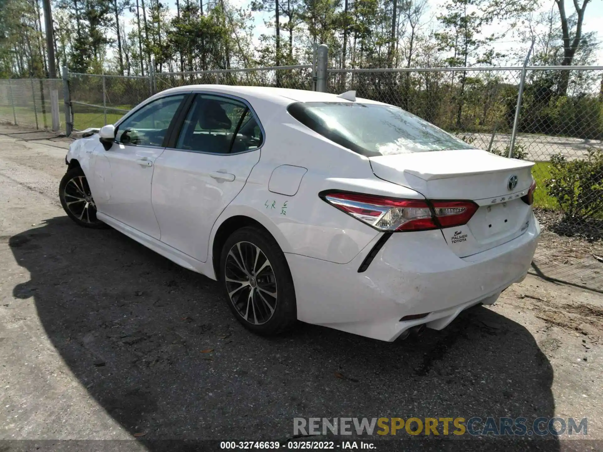 3 Photograph of a damaged car 4T1G31AK3LU016438 TOYOTA CAMRY 2020