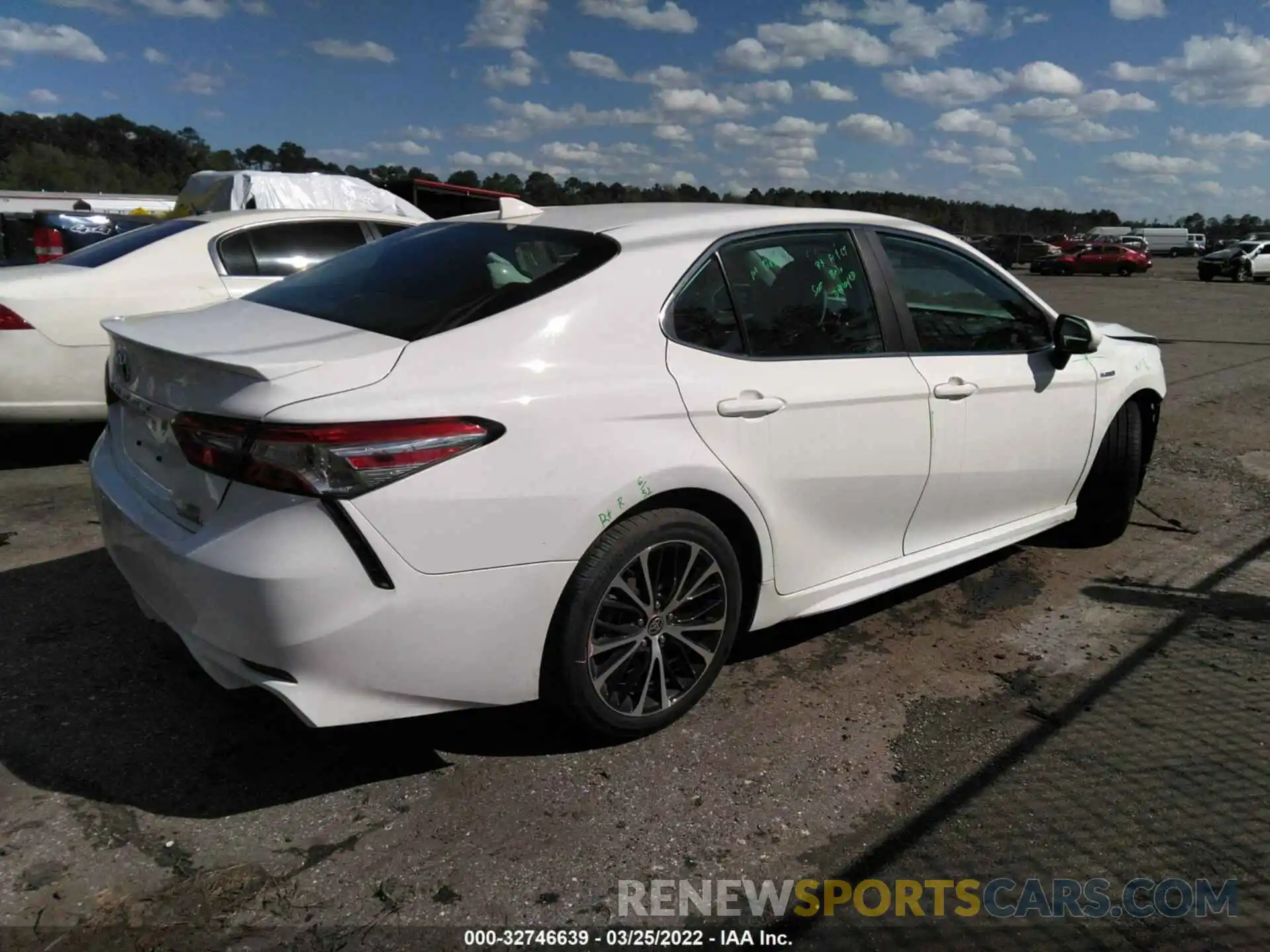 4 Photograph of a damaged car 4T1G31AK3LU016438 TOYOTA CAMRY 2020