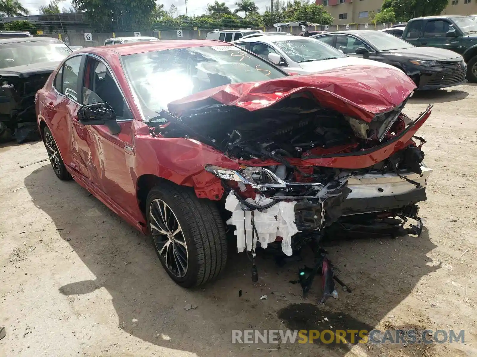 1 Photograph of a damaged car 4T1G31AK3LU016746 TOYOTA CAMRY 2020