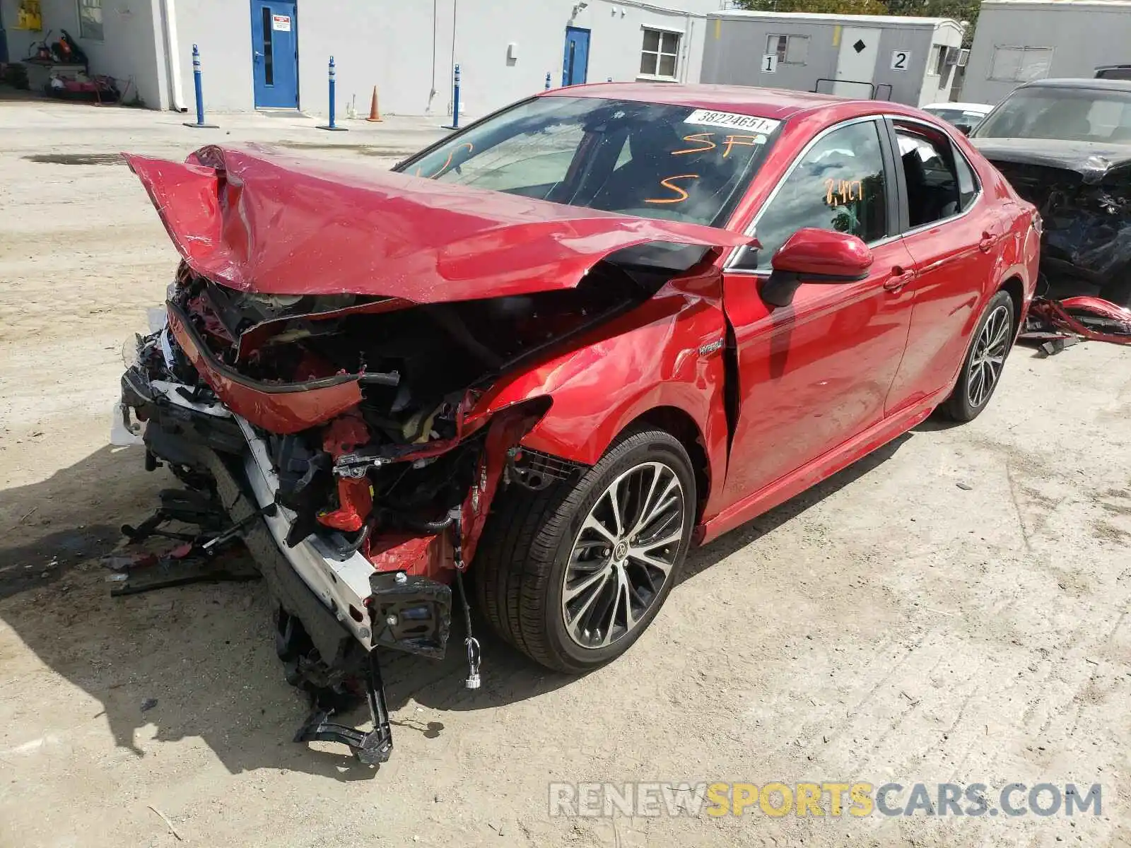 2 Photograph of a damaged car 4T1G31AK3LU016746 TOYOTA CAMRY 2020