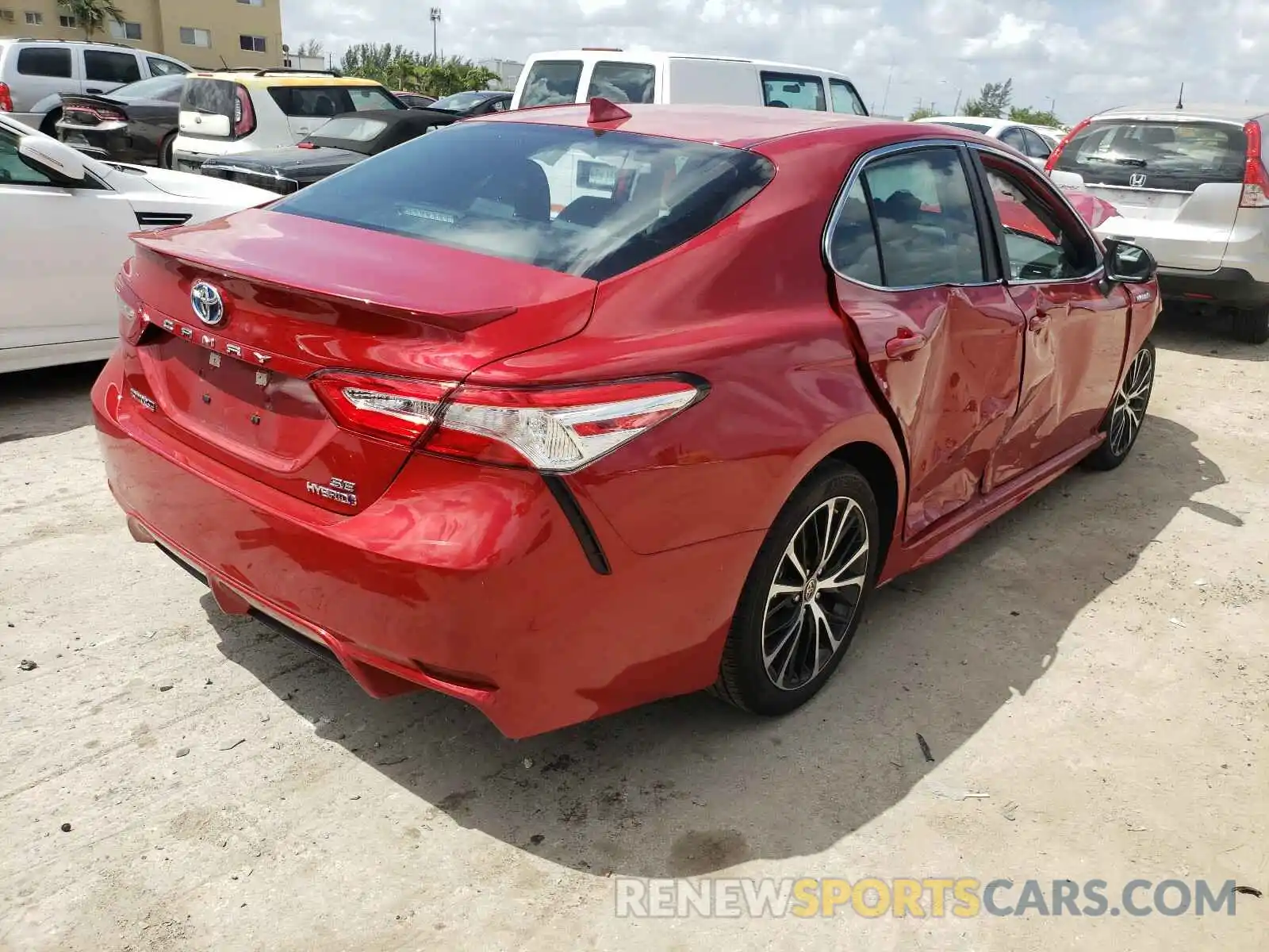 4 Photograph of a damaged car 4T1G31AK3LU016746 TOYOTA CAMRY 2020