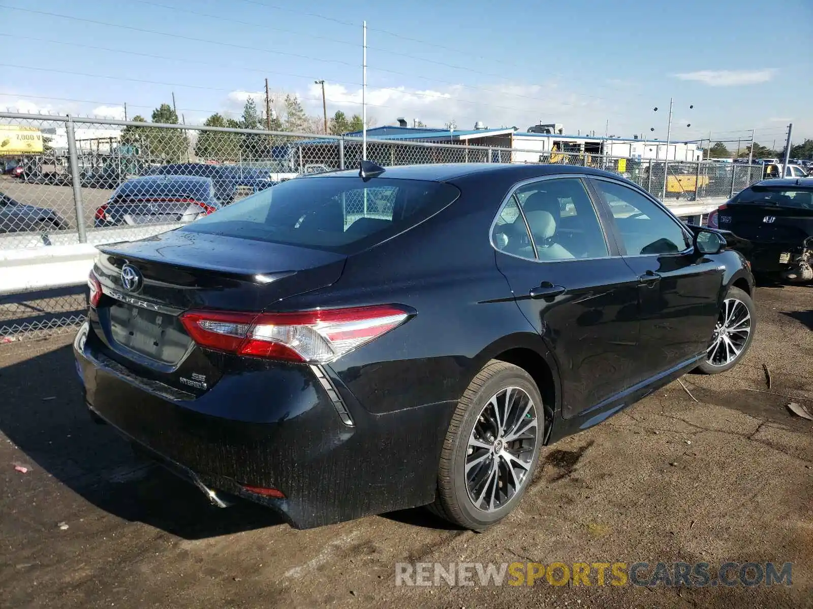 4 Photograph of a damaged car 4T1G31AK3LU016844 TOYOTA CAMRY 2020