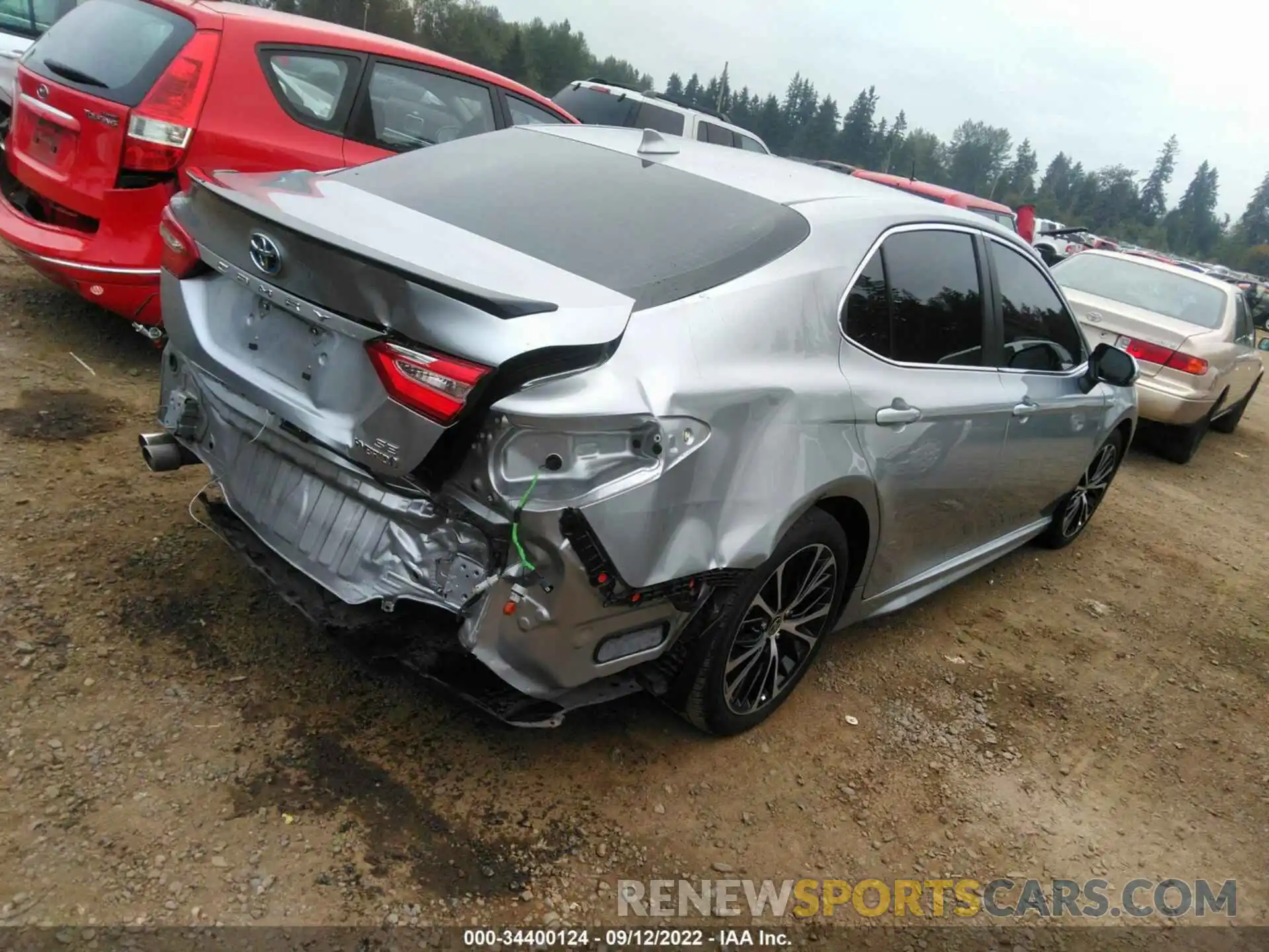 4 Photograph of a damaged car 4T1G31AK3LU535201 TOYOTA CAMRY 2020