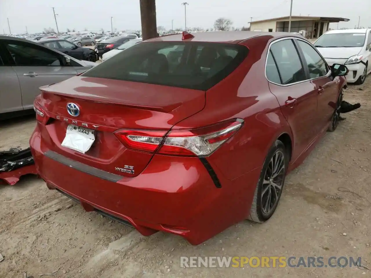 4 Photograph of a damaged car 4T1G31AK4LU009837 TOYOTA CAMRY 2020