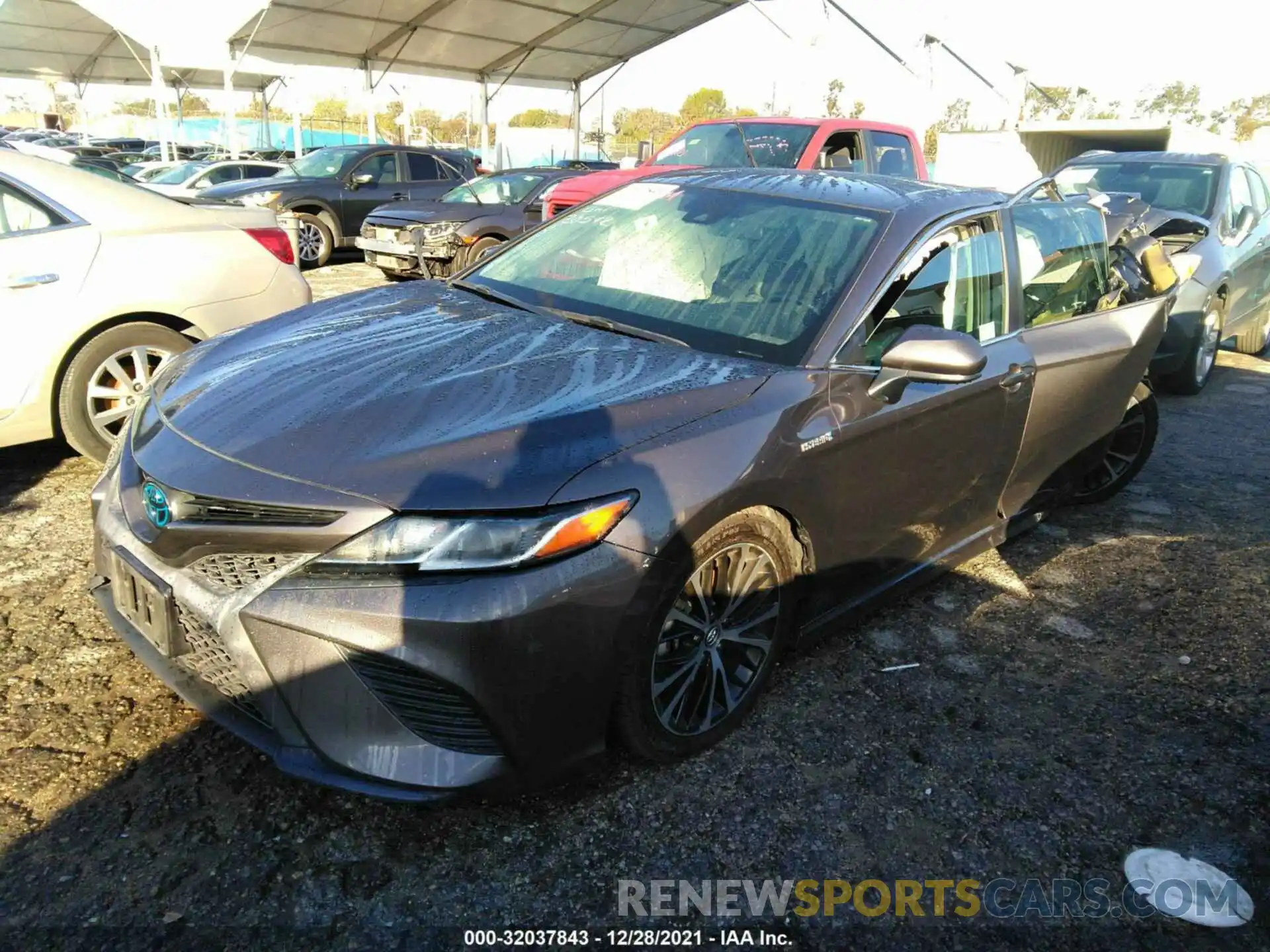 2 Photograph of a damaged car 4T1G31AK4LU009935 TOYOTA CAMRY 2020