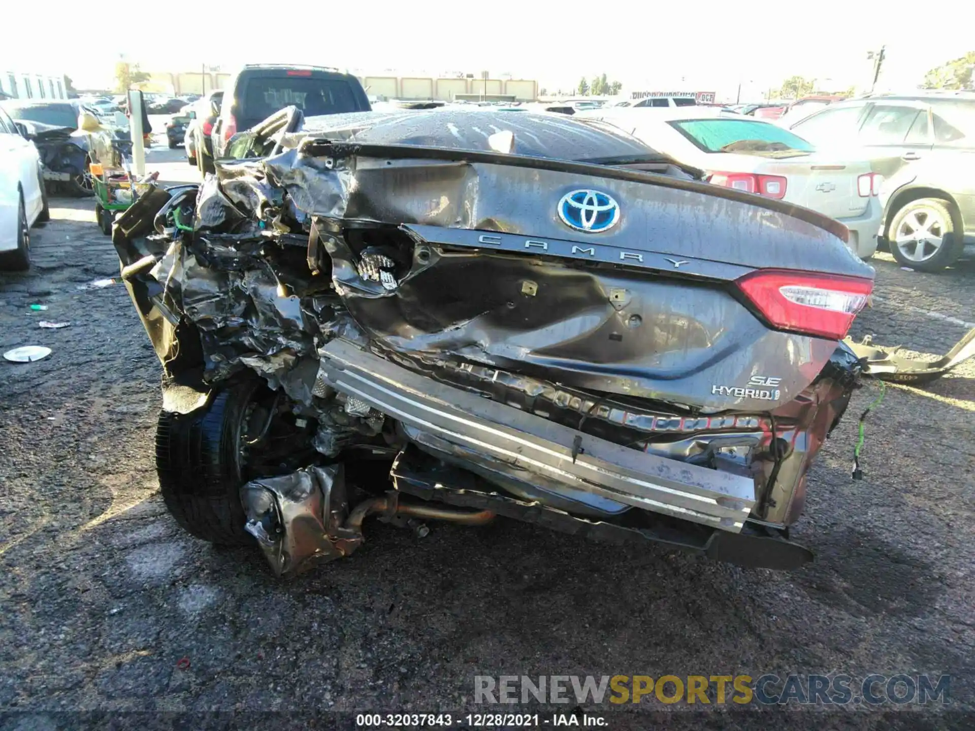 6 Photograph of a damaged car 4T1G31AK4LU009935 TOYOTA CAMRY 2020