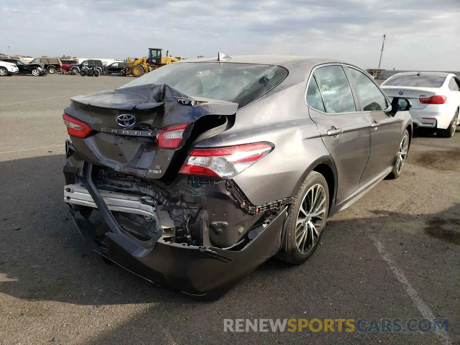 4 Photograph of a damaged car 4T1G31AK5LU543249 TOYOTA CAMRY 2020