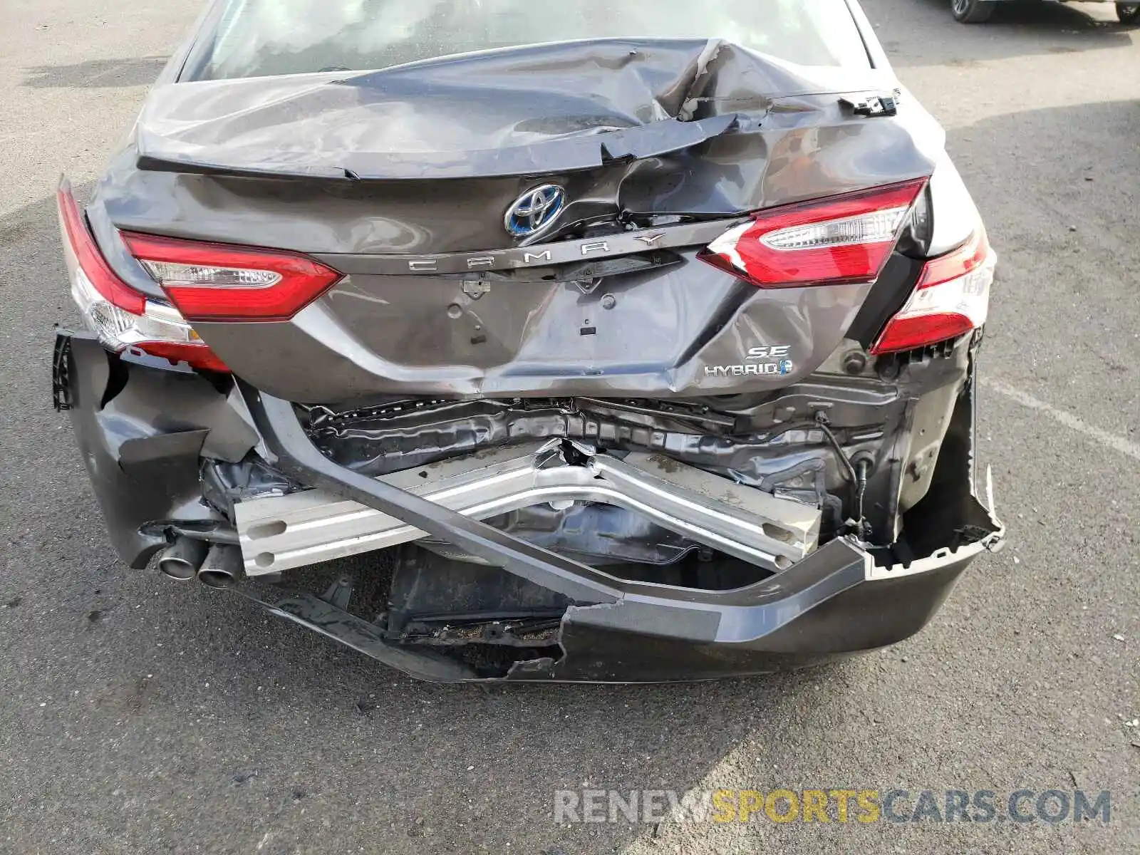 9 Photograph of a damaged car 4T1G31AK5LU543249 TOYOTA CAMRY 2020