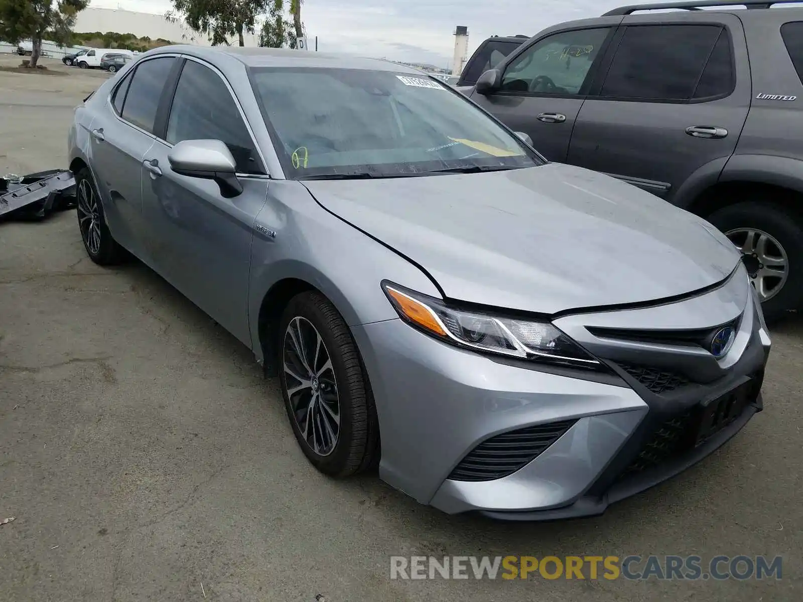 1 Photograph of a damaged car 4T1G31AK6LU012318 TOYOTA CAMRY 2020