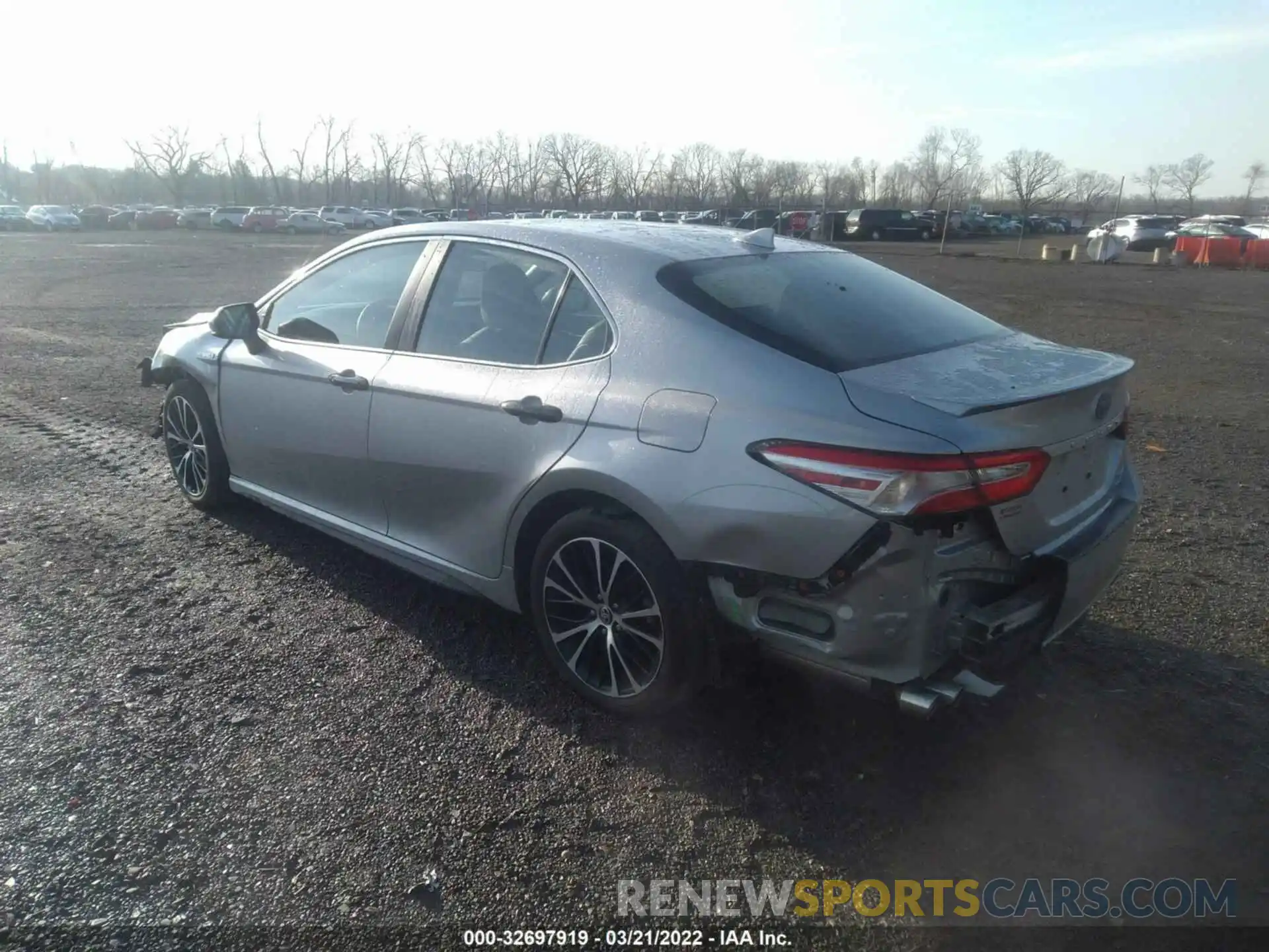 3 Photograph of a damaged car 4T1G31AK6LU018006 TOYOTA CAMRY 2020