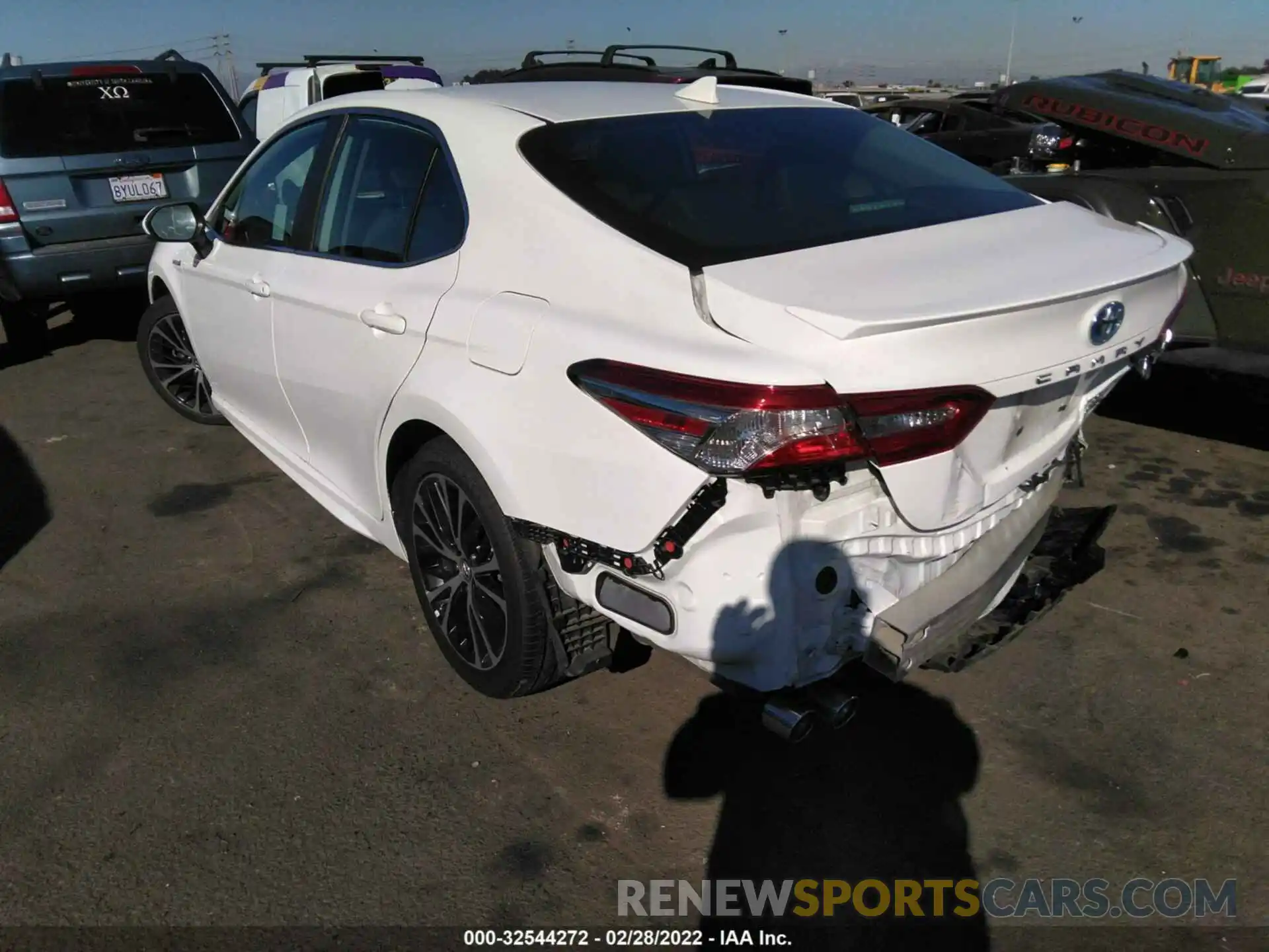 3 Photograph of a damaged car 4T1G31AK6LU526993 TOYOTA CAMRY 2020