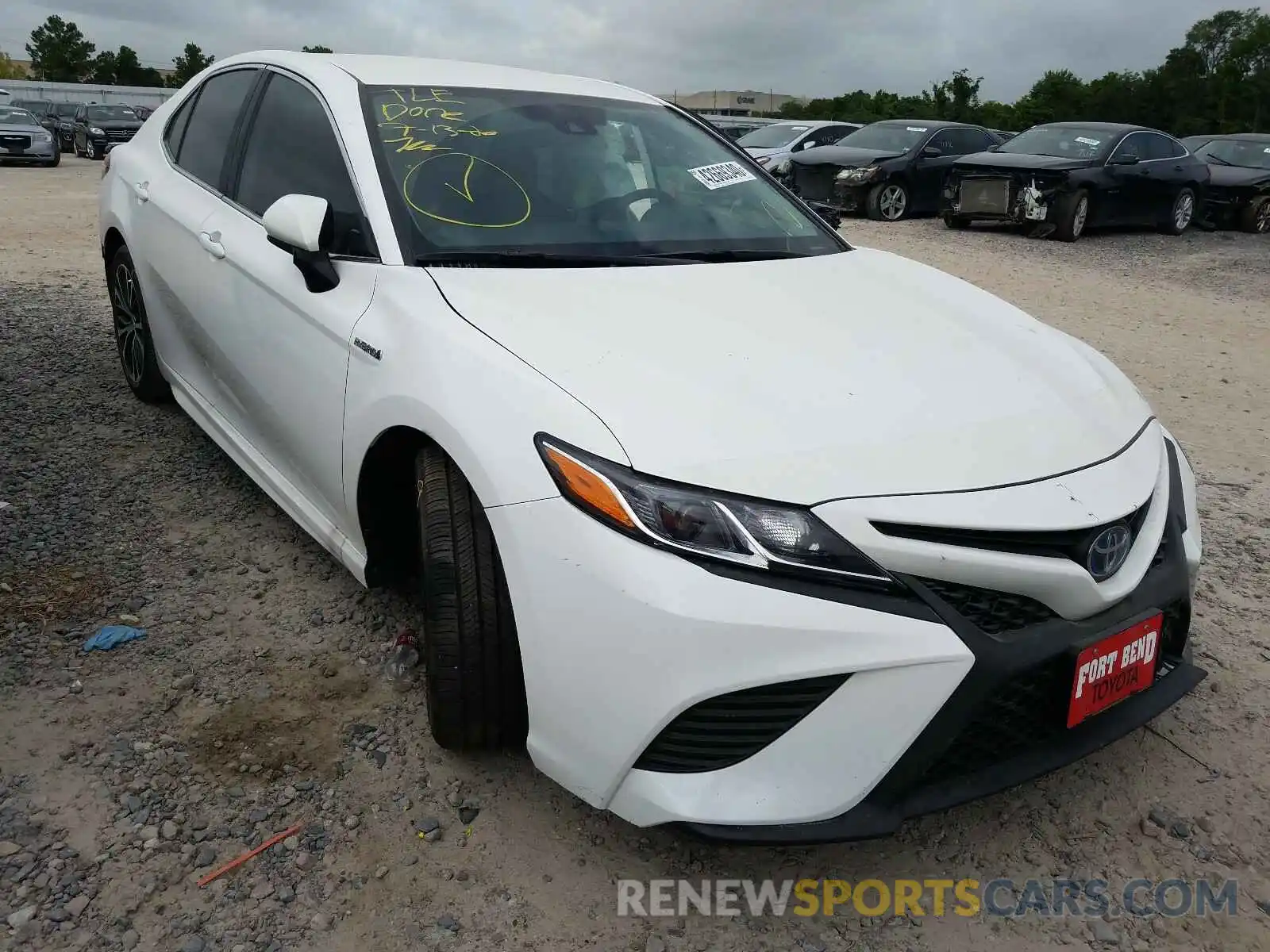 1 Photograph of a damaged car 4T1G31AK6LU530526 TOYOTA CAMRY 2020